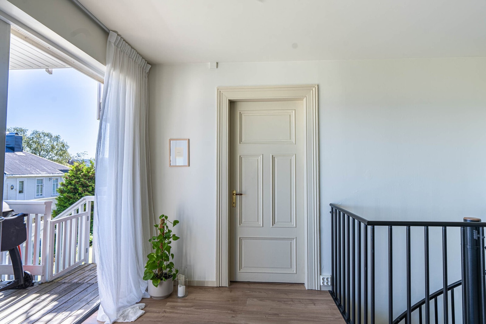 Ved utgangen til balkongen finner man det ene soverommet. Galleribilde