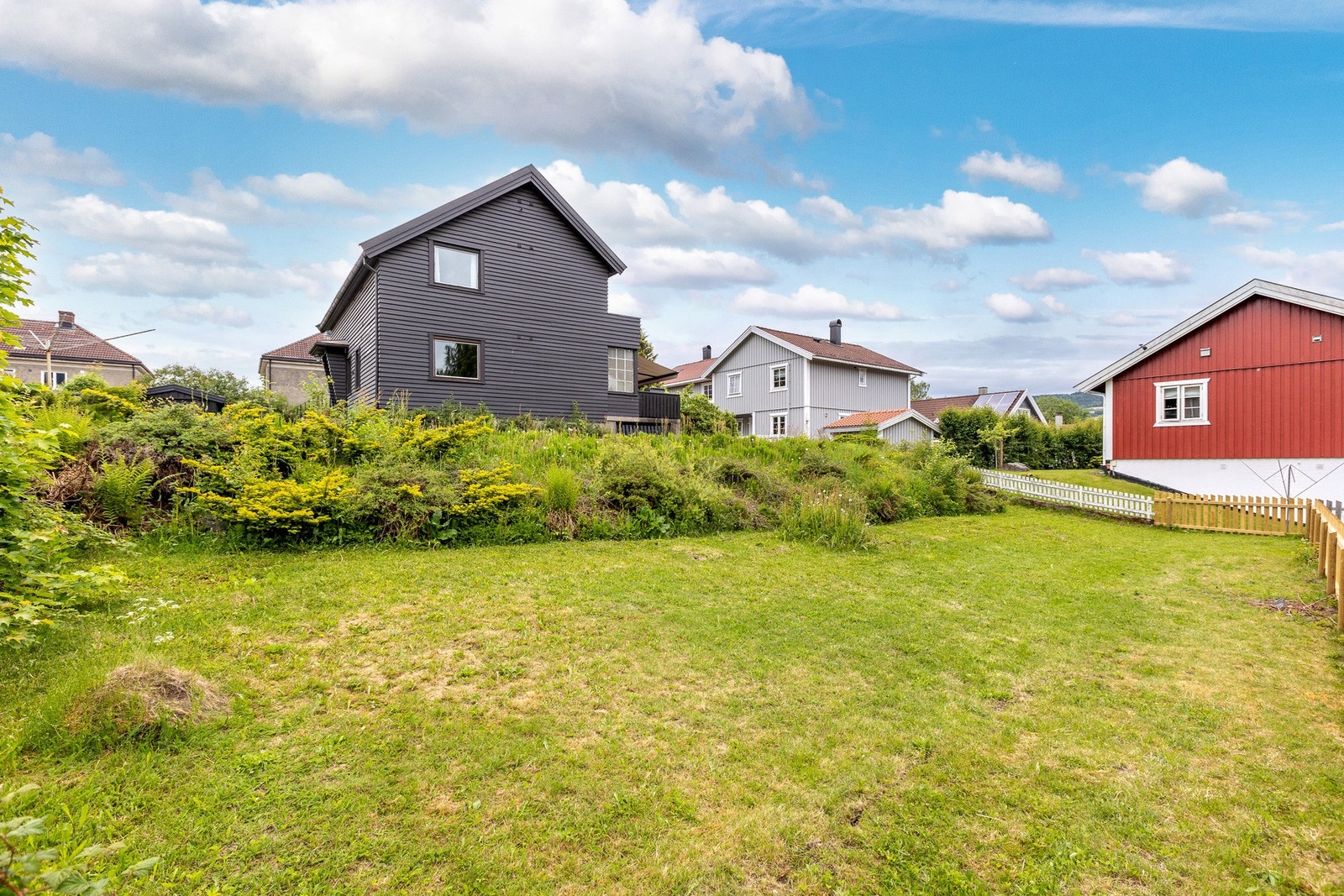 Tomten er terrassert på to nivåer. Galleribilde