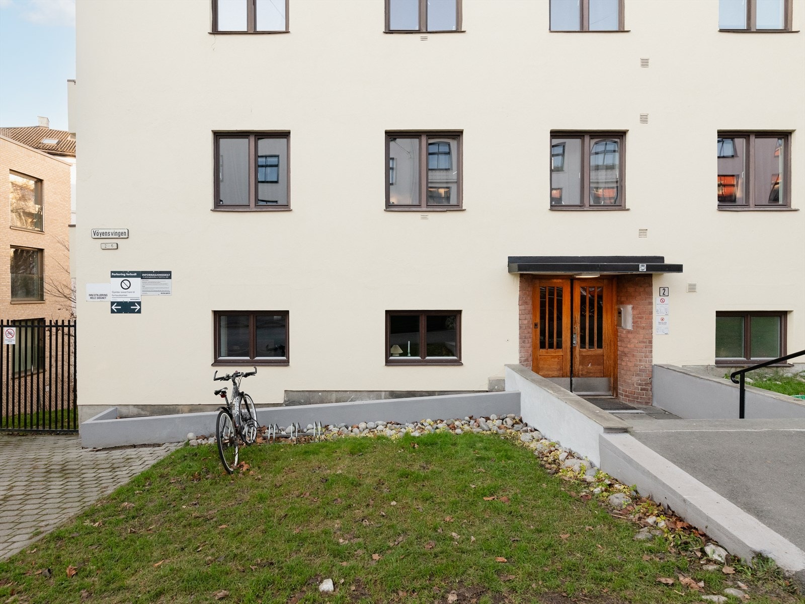 I Vøyensvingen bor du rolig og tilbaketrukket i en sidegate rett ved Alexander Kiellands plass med de fleste fasiliteter og gode kollektivmuligheter. Galleribilde