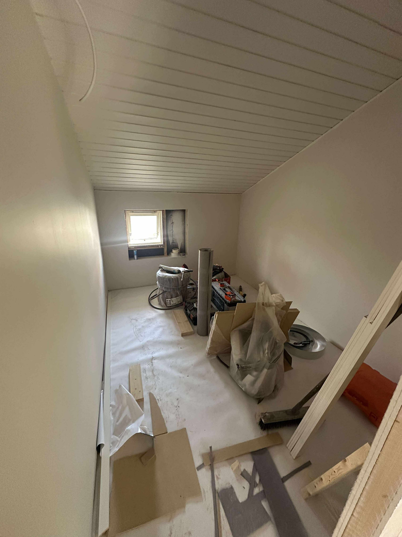 Soverom 6. Møbleres før 01.august med nye møbler Galleribilde