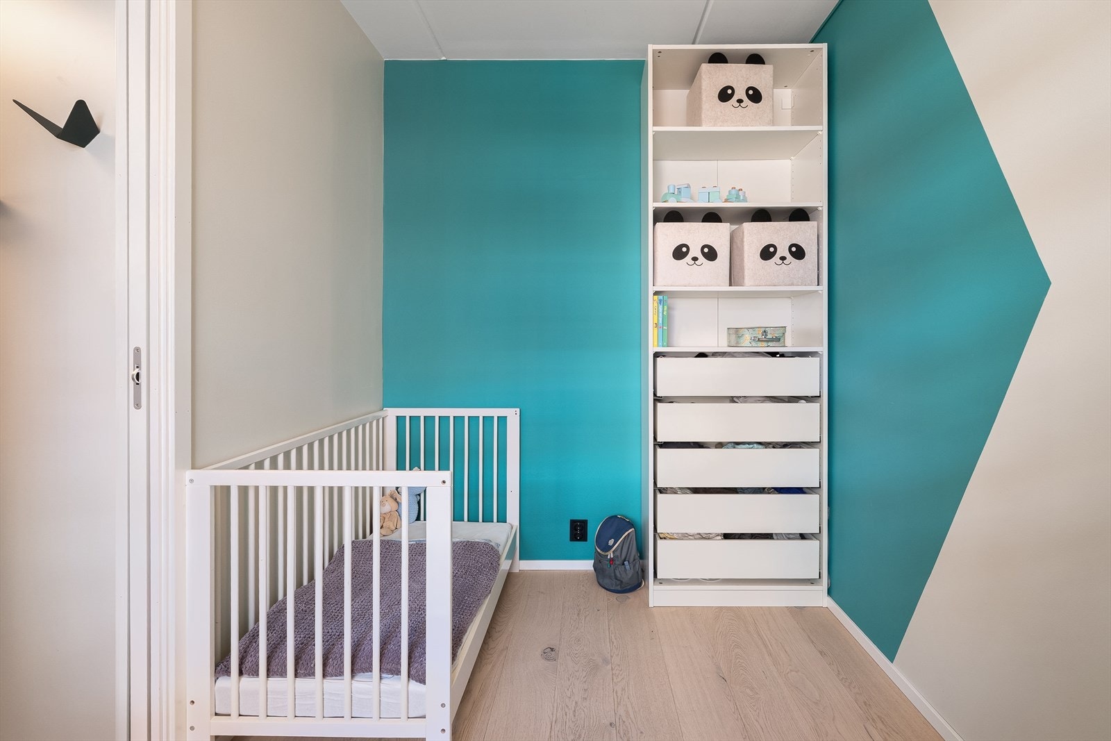 Soverom 2 passer fint som barnerom/gjesterom. Samtidig er det god plass til kontor. Galleribilde