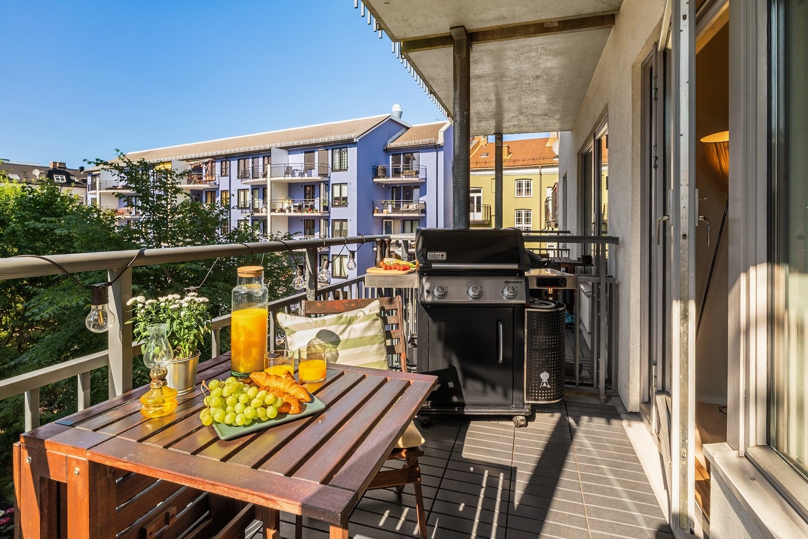 Balkong på 5m² mot idyllisk bakgård. Galleribilde