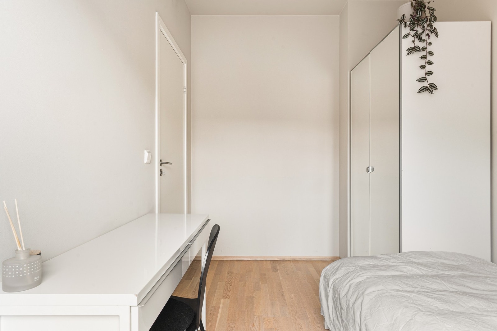 Det egner seg godt som gjesterom, hjemmekontor eller barnerom, og har god plassutnyttelse. Galleribilde