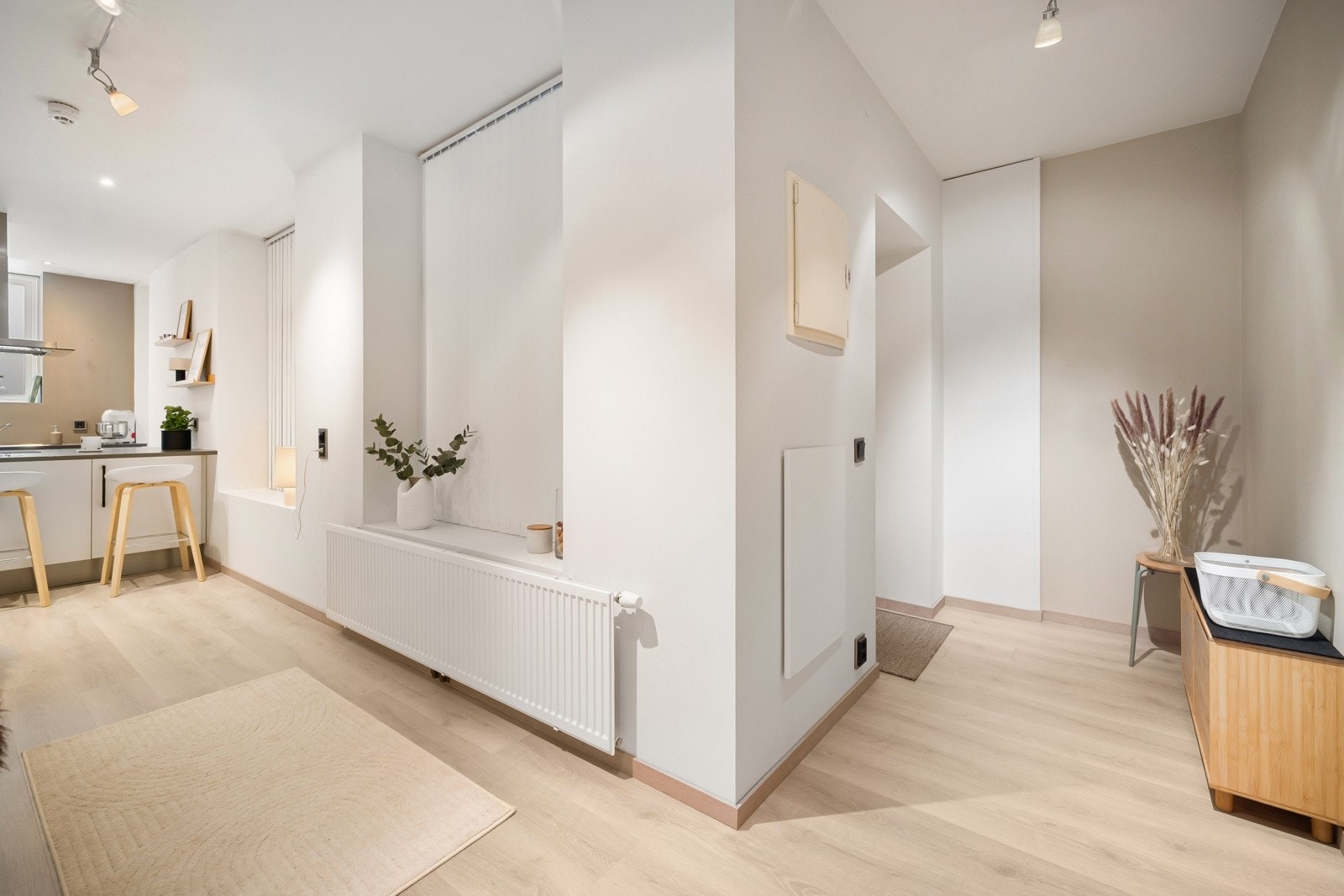 Det er felles tomt for borettslaget. Bygningsmassen opptar det meste av eiendommen. Galleribilde