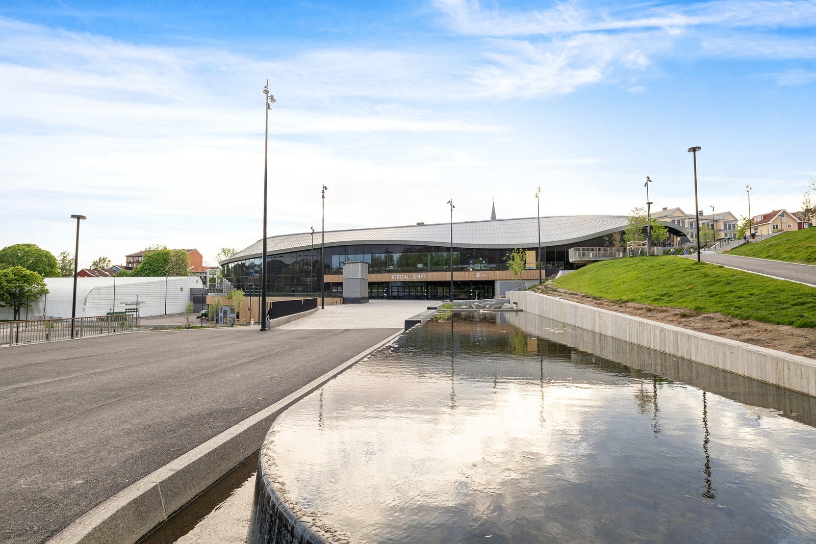 Jordal Amfi - 25 minutter gange unna. Galleribilde