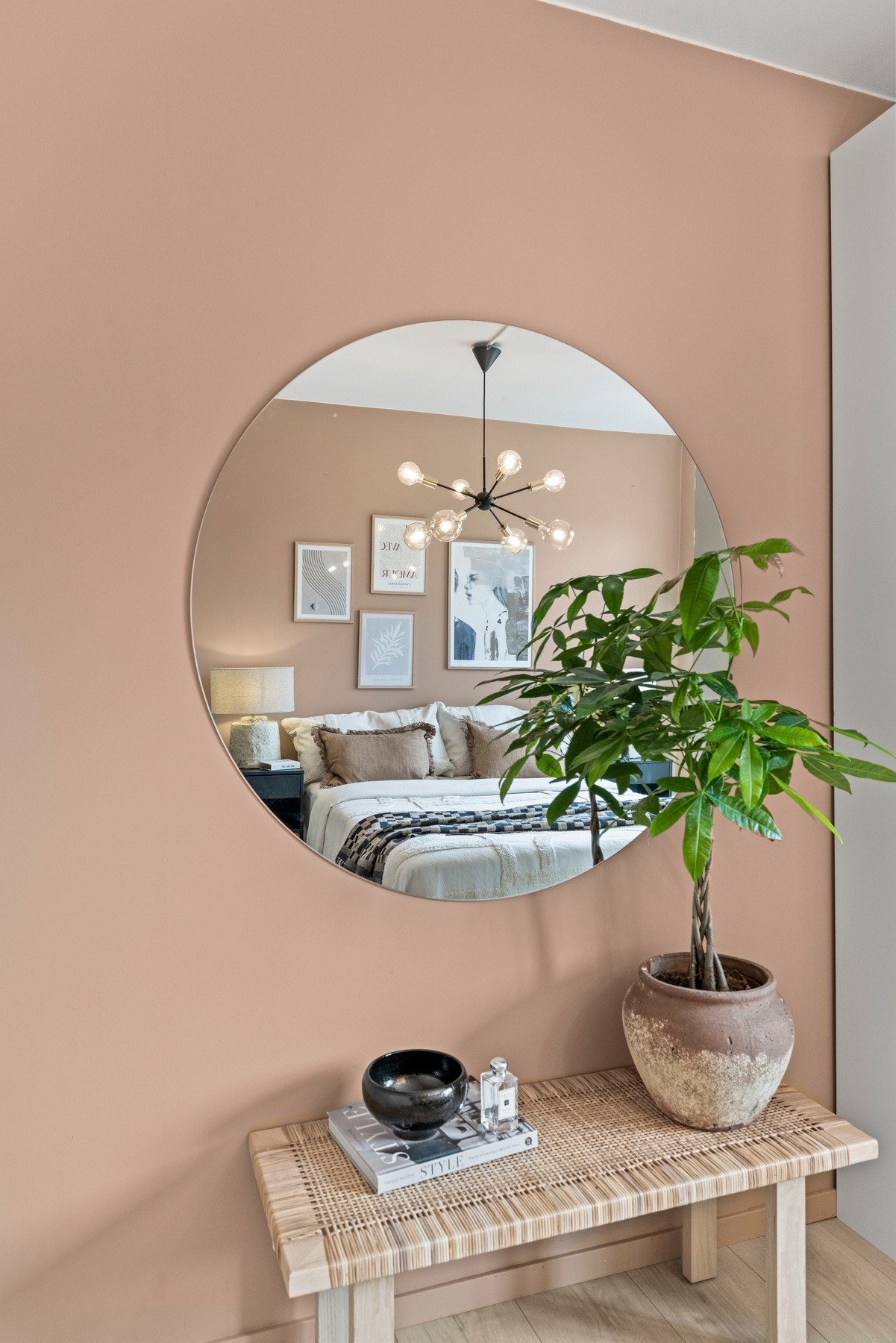 Praktisk og pent dekorert med fine detaljer. Galleribilde