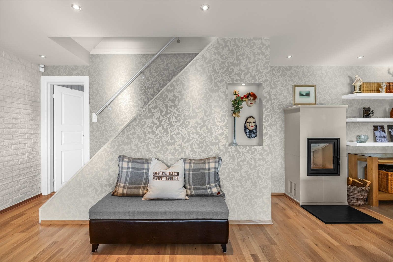 Det er montert downlights i himlingen. Galleribilde