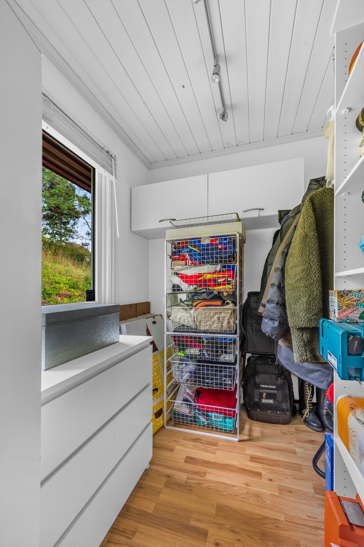 Soverom III benyttes i dag mer som lagring, og vender også mot øst. Passer perfekt som et barnerom eller kontor, alt etter behov. Galleribilde