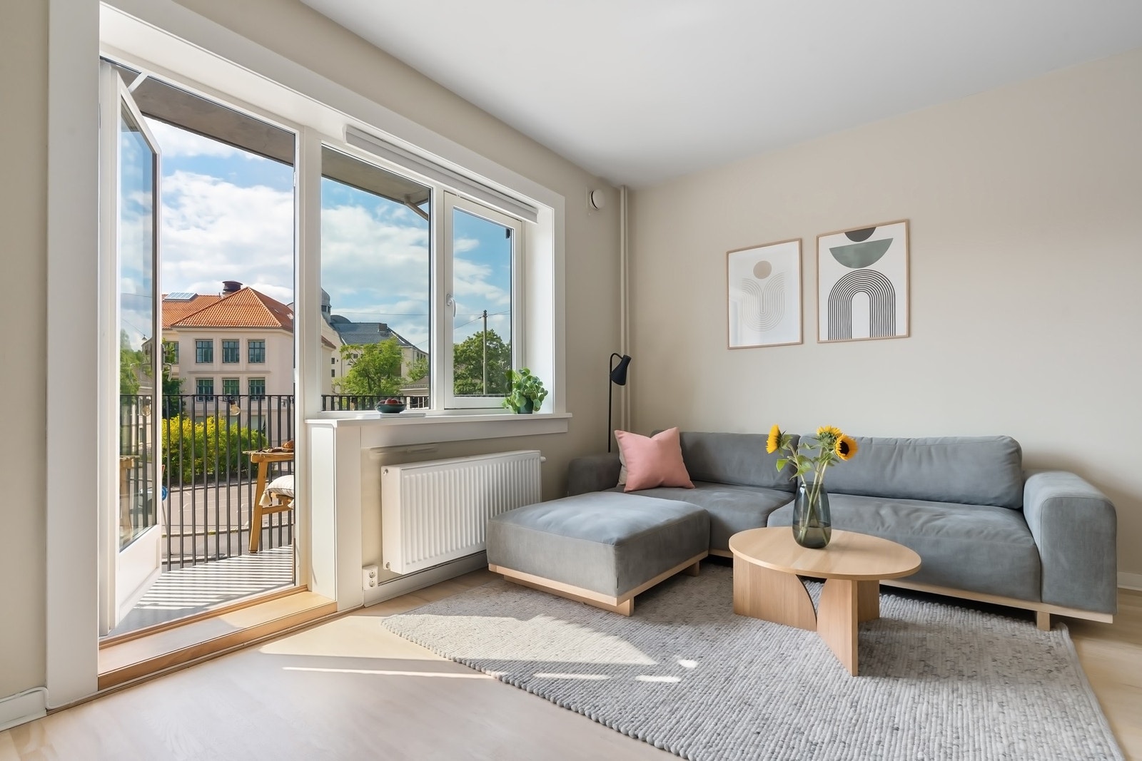 Herfra er det utgang til den solrike balkongen. Galleribilde