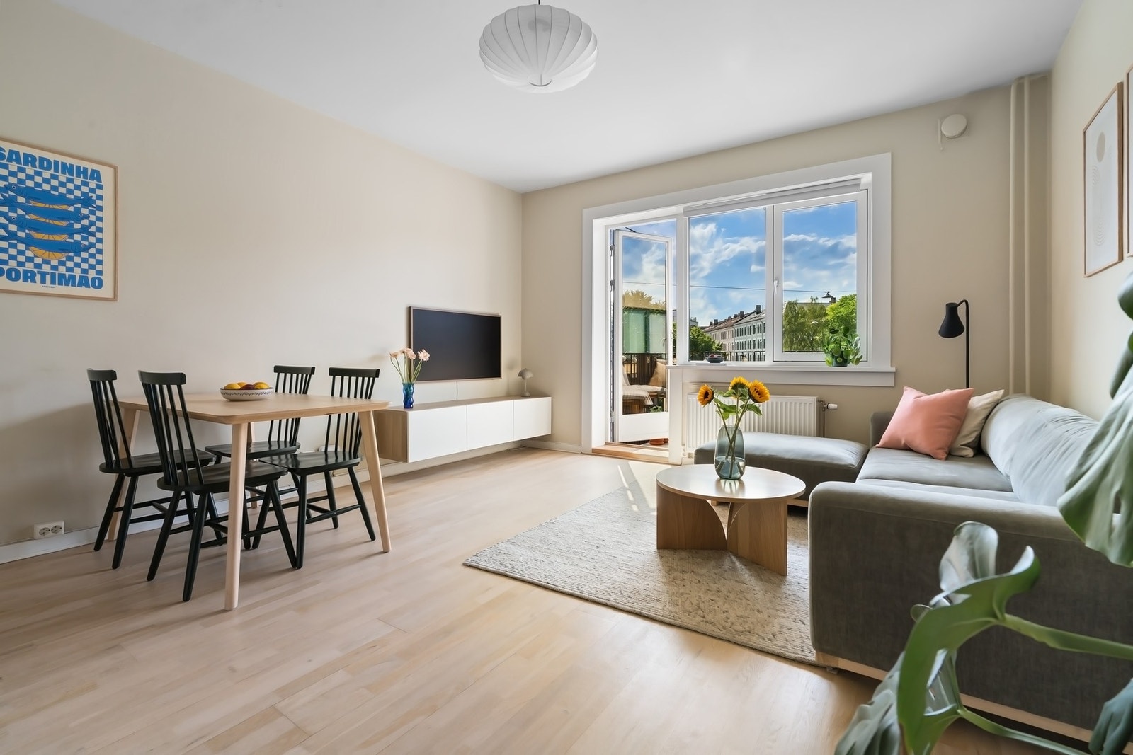 Velkommen til Bentsebrugata 31C! Et lyst og innbydende hjem på Bjølsen. Foto: Lens24, Fotograf: Paul Dragoman. Galleribilde