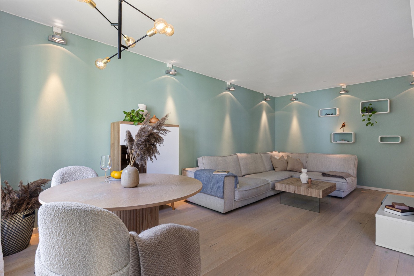 Leiligheten disponerer to separate boder på ca. 6 og 2m². Galleribilde