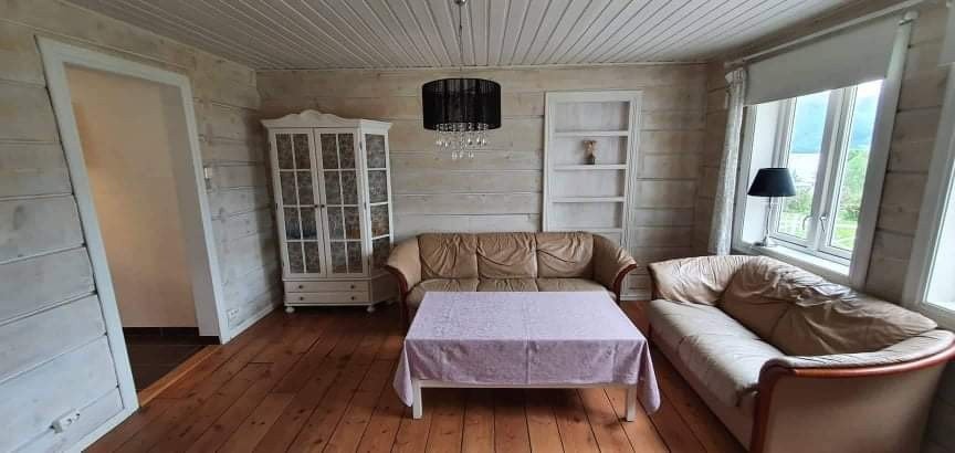 Historisk stue med mulighet for vedfyring Galleribilde