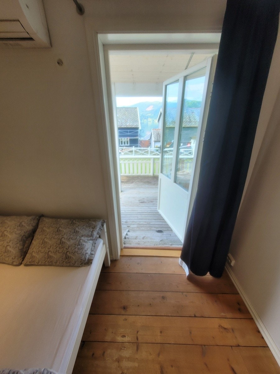 Dør rett ut på terrassen fra 3.soverom Galleribilde