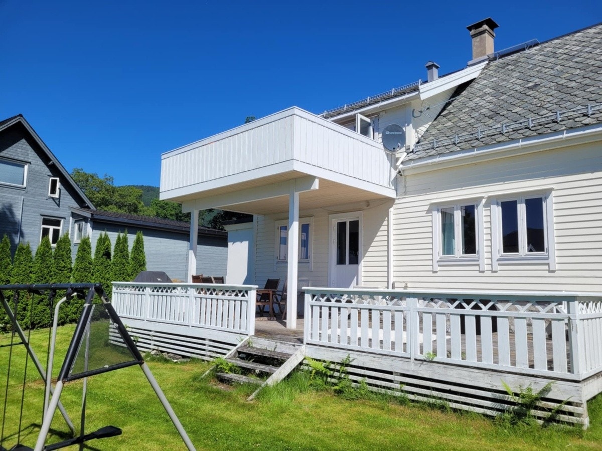 Fra hagen Galleribilde