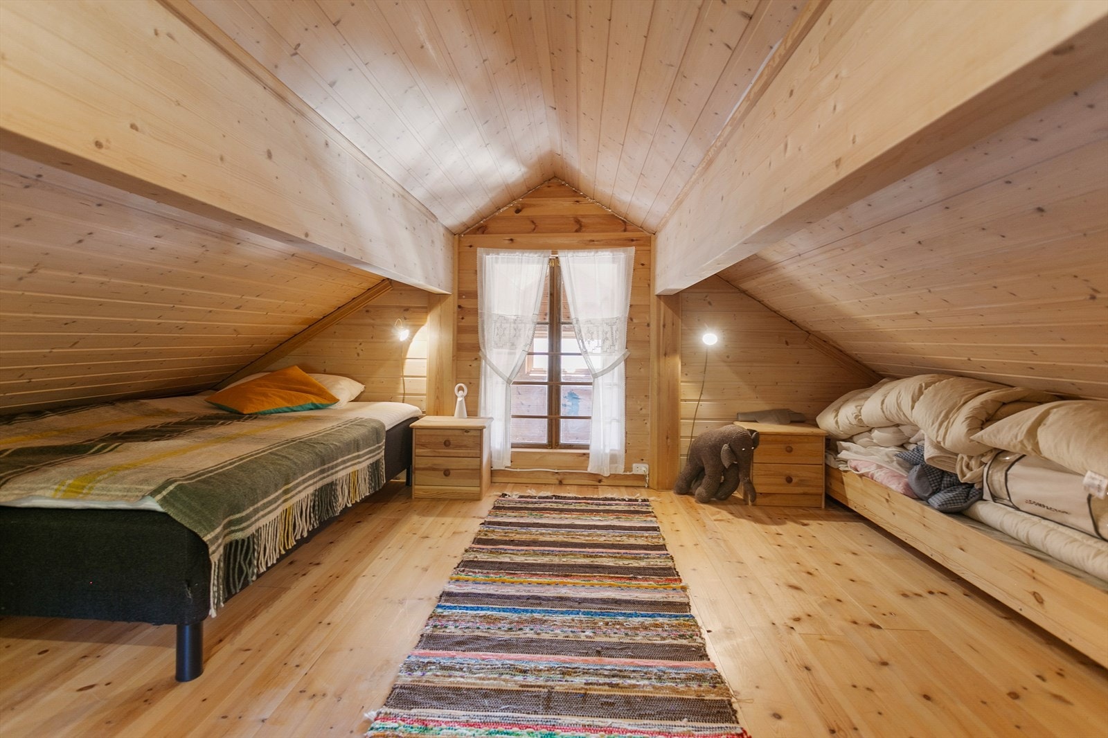 Praktisk hems, som gir ekstra plass til overnatting. Galleribilde