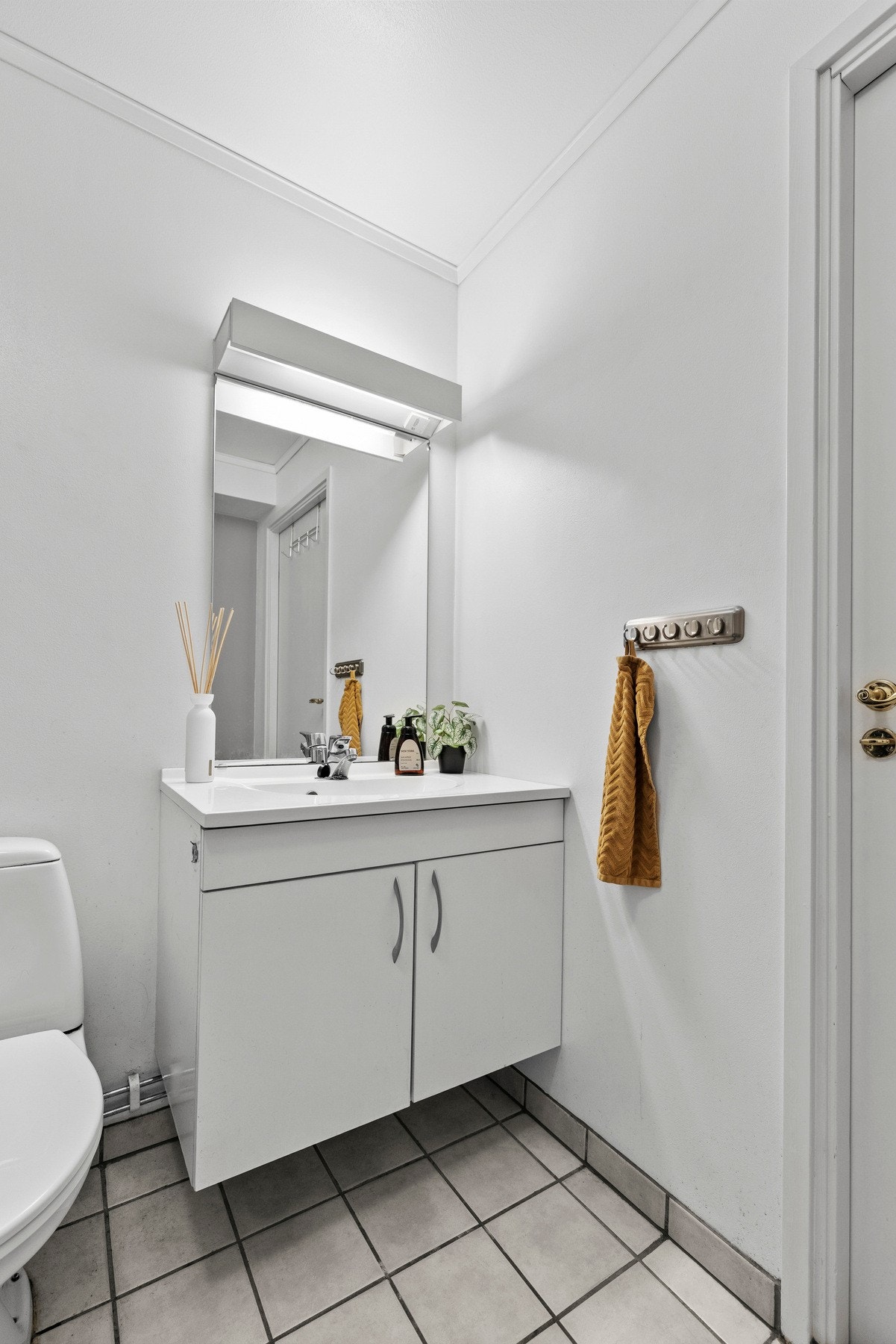 Badet er tidsriktig innredet. Galleribilde