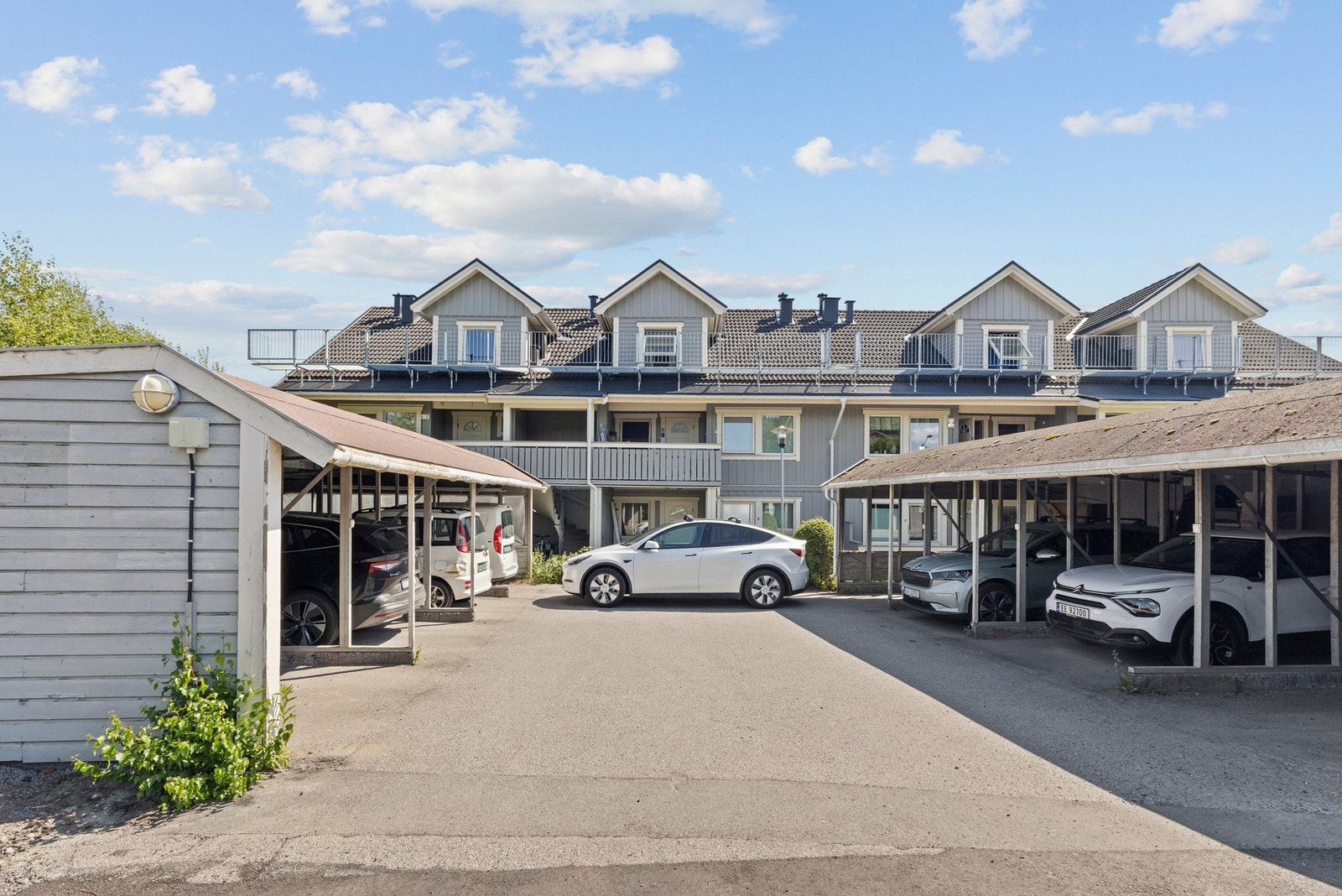 Perfekt leilighet for førstegangskjøpere, pendlere eller deg som ønsker en lettstelt bolig med nærhet til det meste. Galleribilde