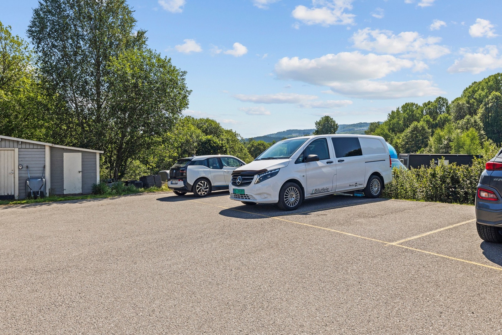 Gjesteparkering på borettslagets grunn. Galleribilde