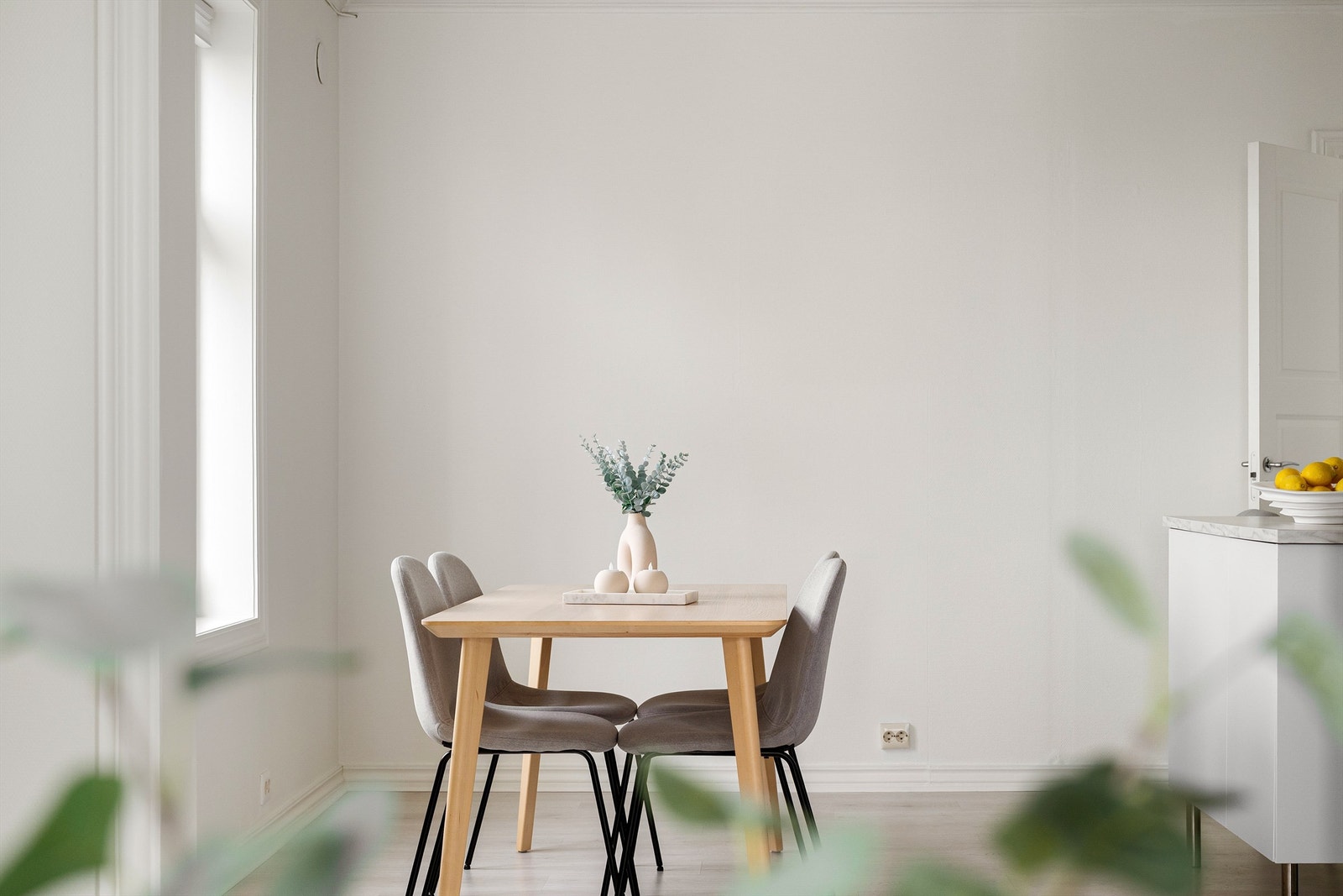 Fra middagsbordet har man utsikt mot bybroa og byøyene Galleribilde