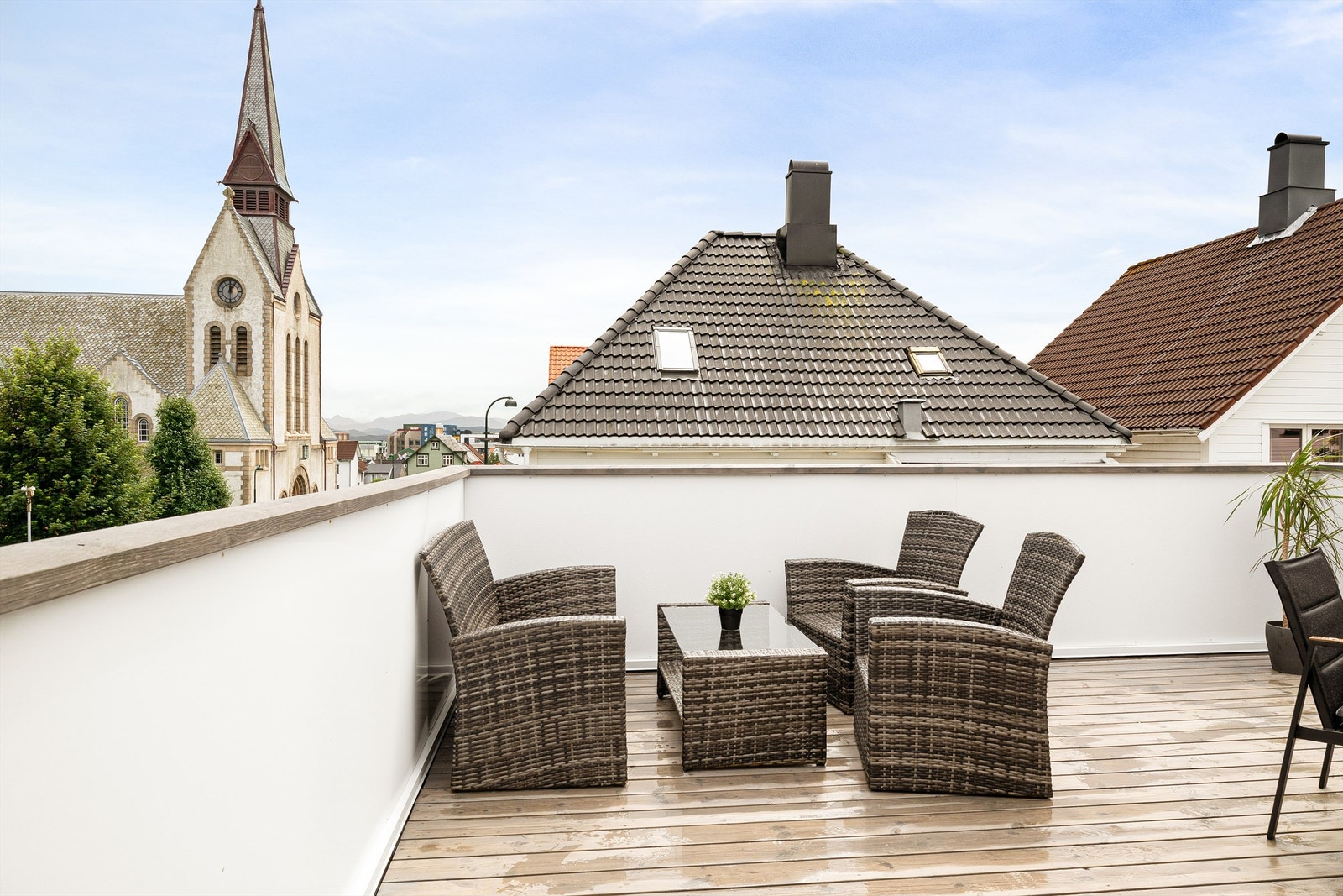 Man ser også helt ned til Stavanger Øst Galleribilde