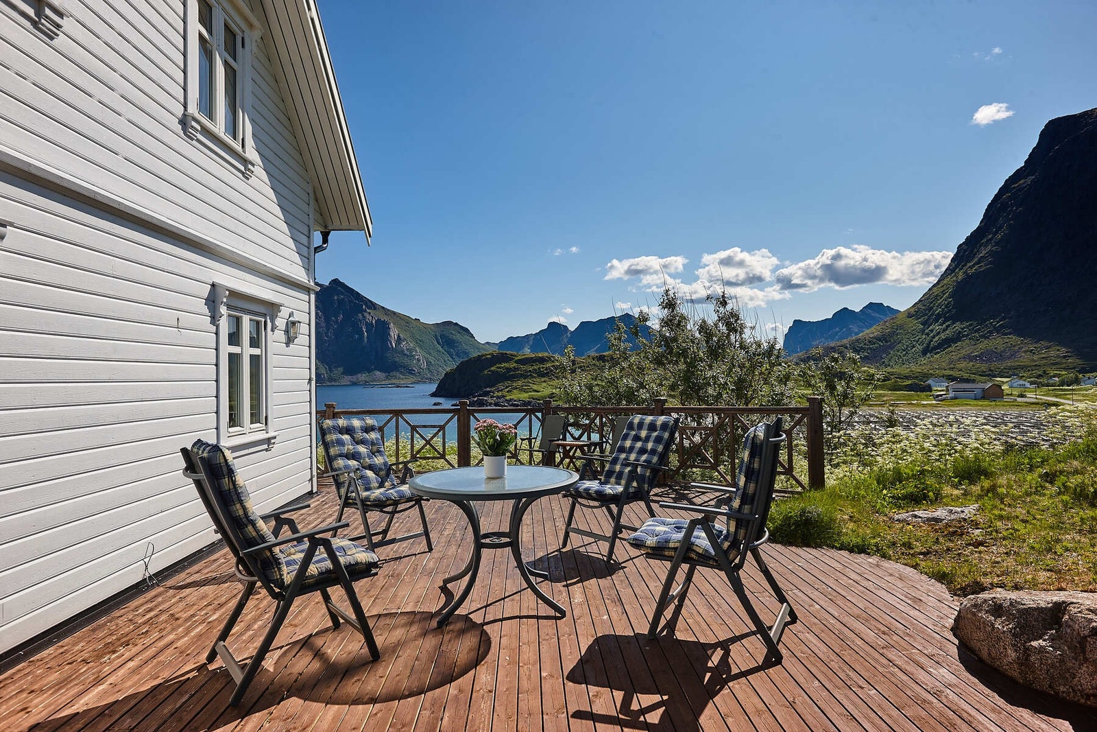 God plass til utemøbler og grill. Galleribilde