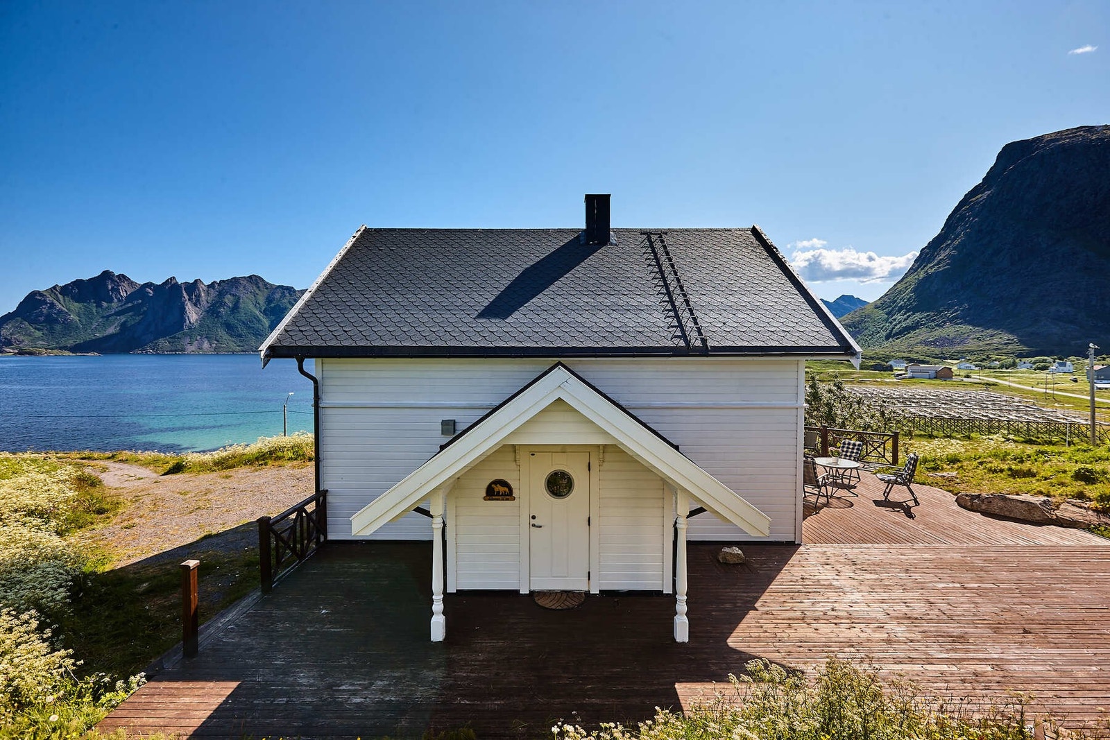 Pent opparbeidet veranda på ca. 85 m2. Galleribilde