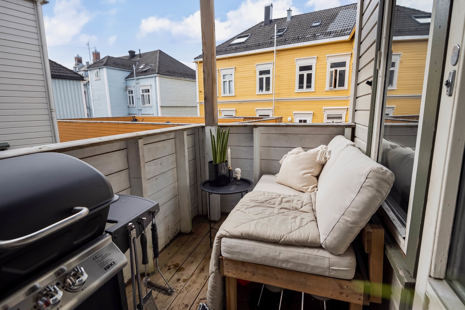 Sørvestvendt veranda med gode solforhold. Galleribilde