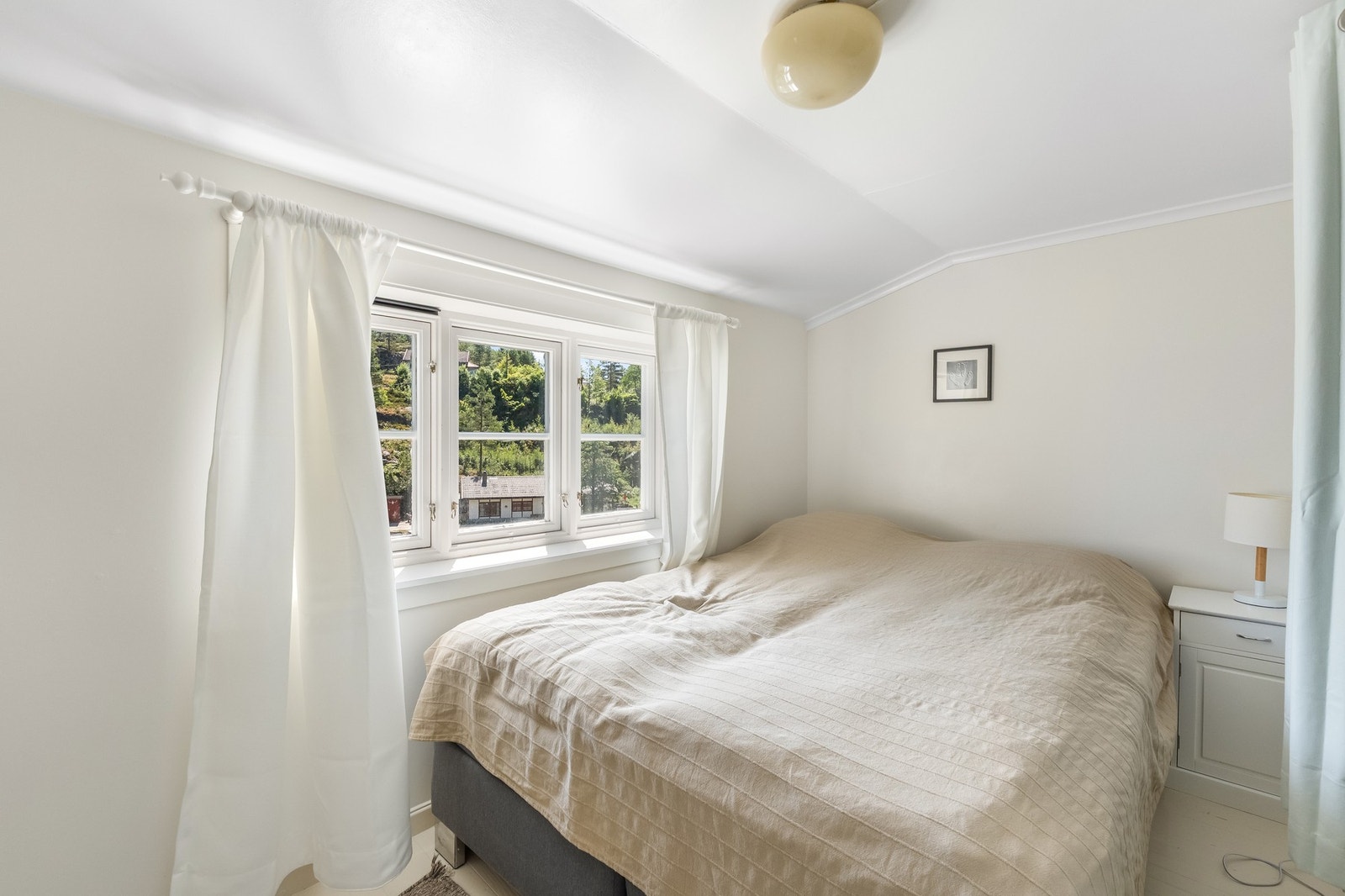 Soverom 1 med flott sjøutsikt! Galleribilde