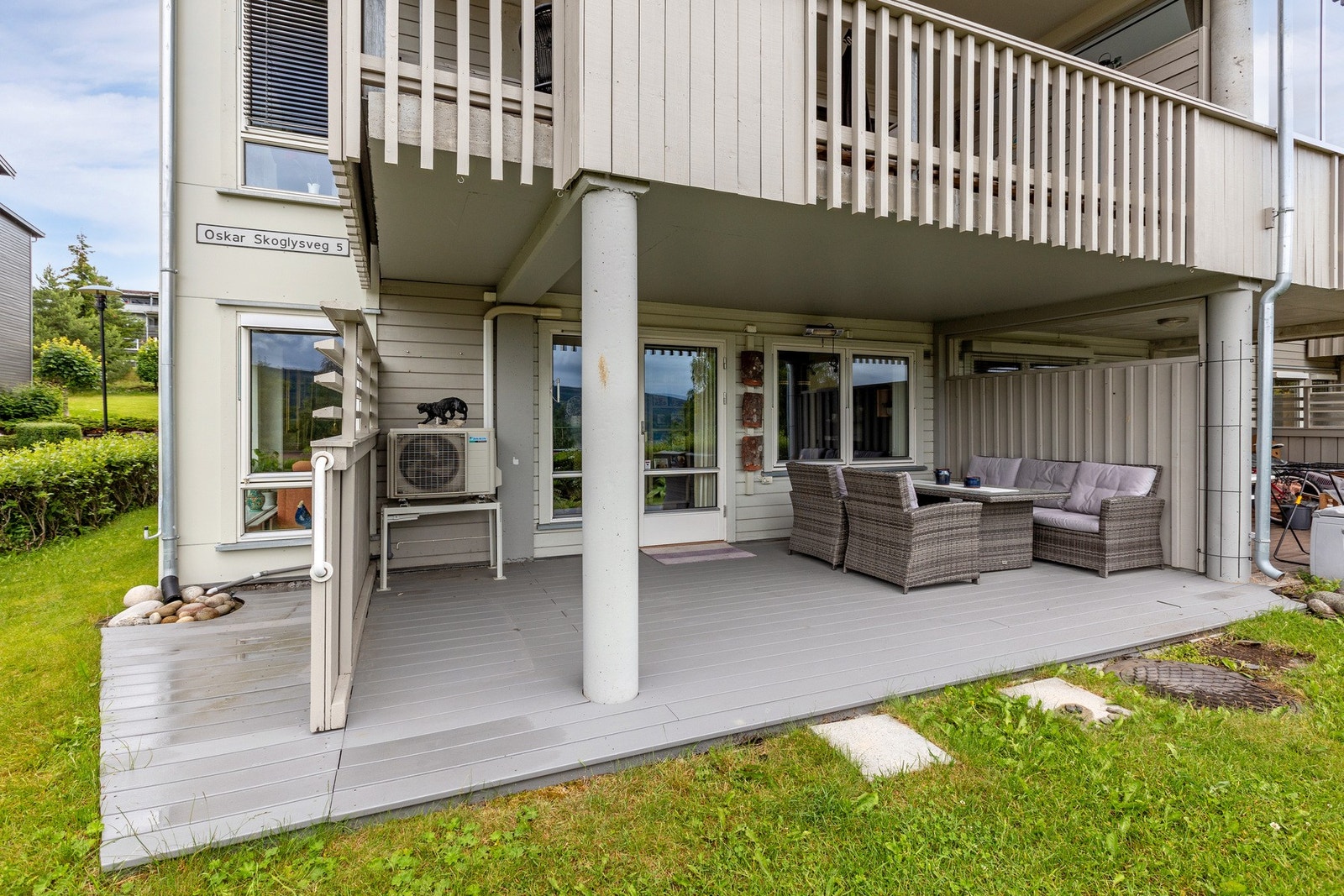 Skjermet og romslig uteplass. Galleribilde