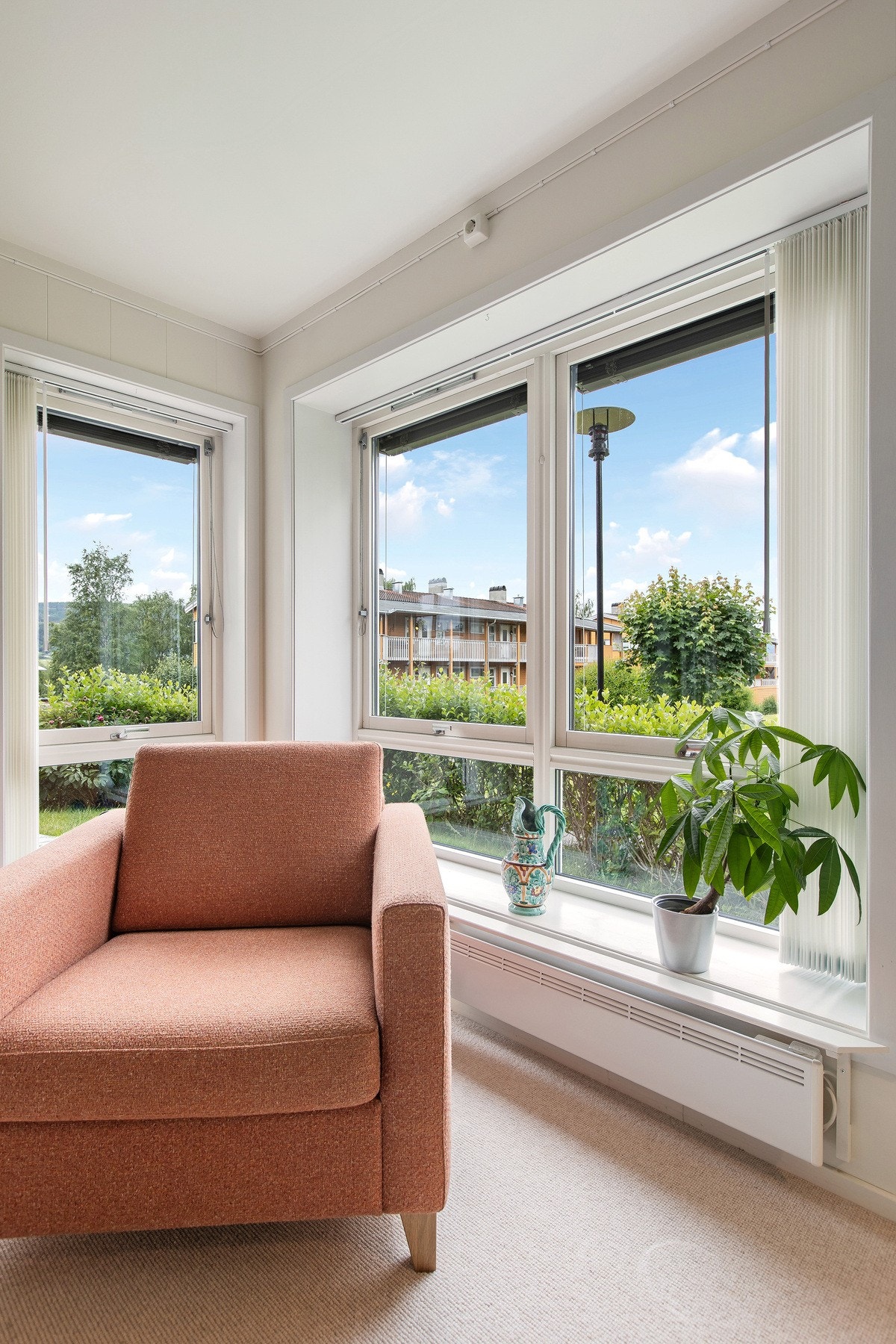 Vinduer mot både vest og nord, gir godt med lysinnslipp Galleribilde