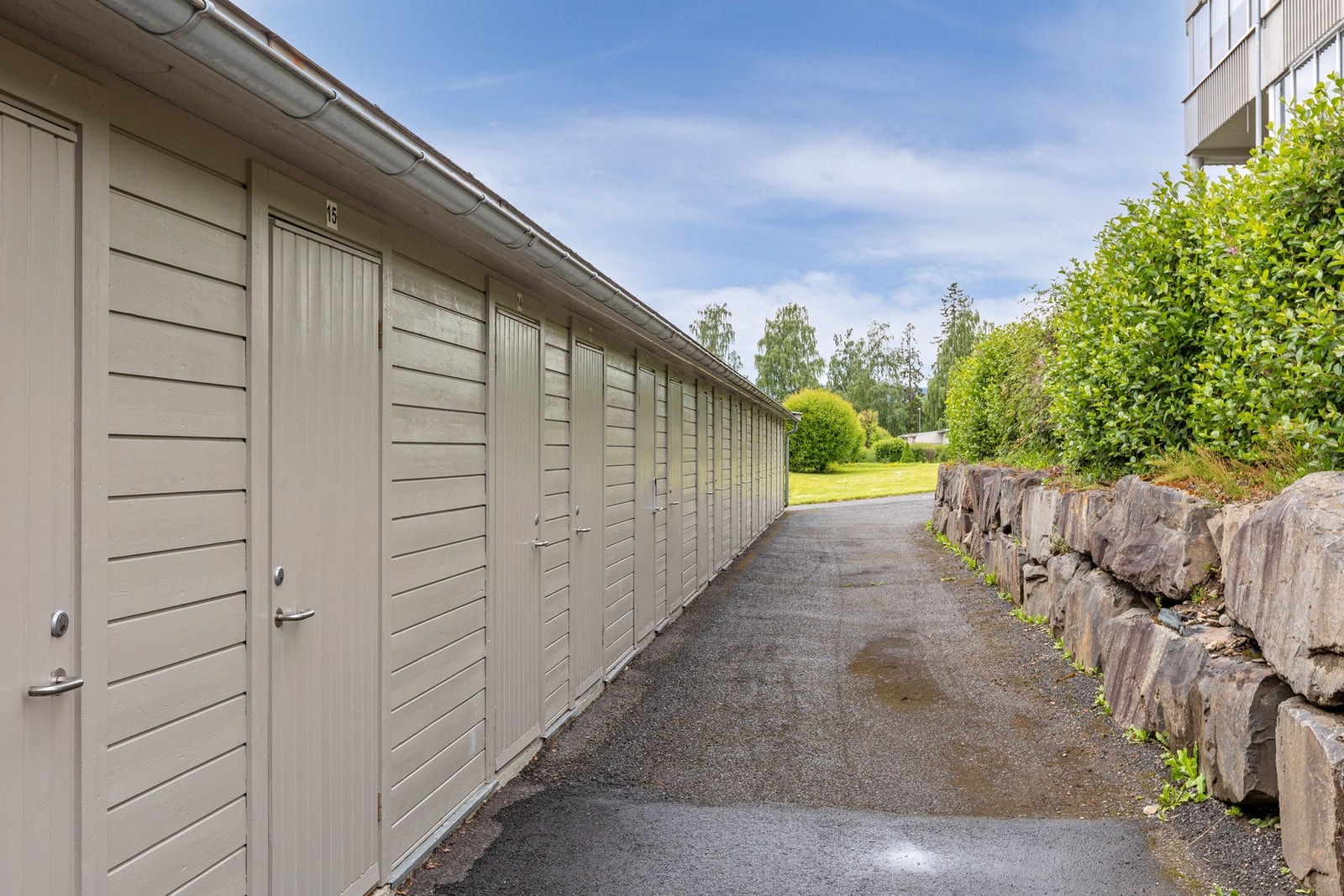 Med leiligheten følger en utvendig bod i felles bodanlegg. Galleribilde