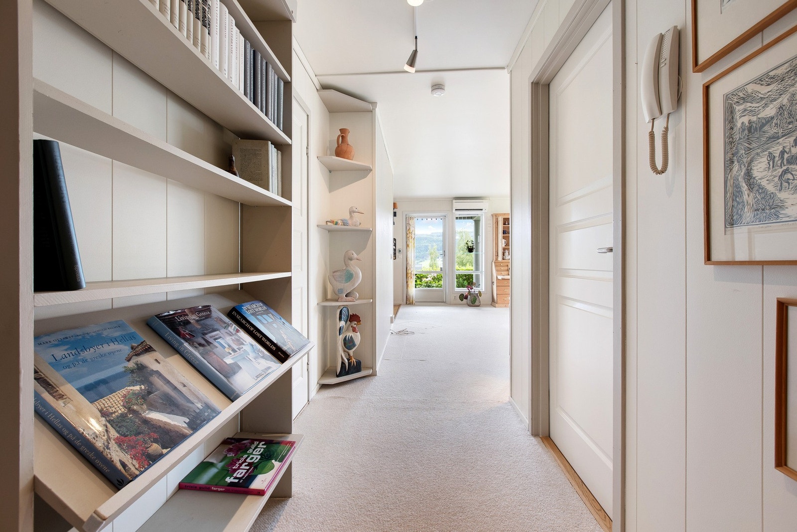 Gulv-til-gulv teppe. Galleribilde