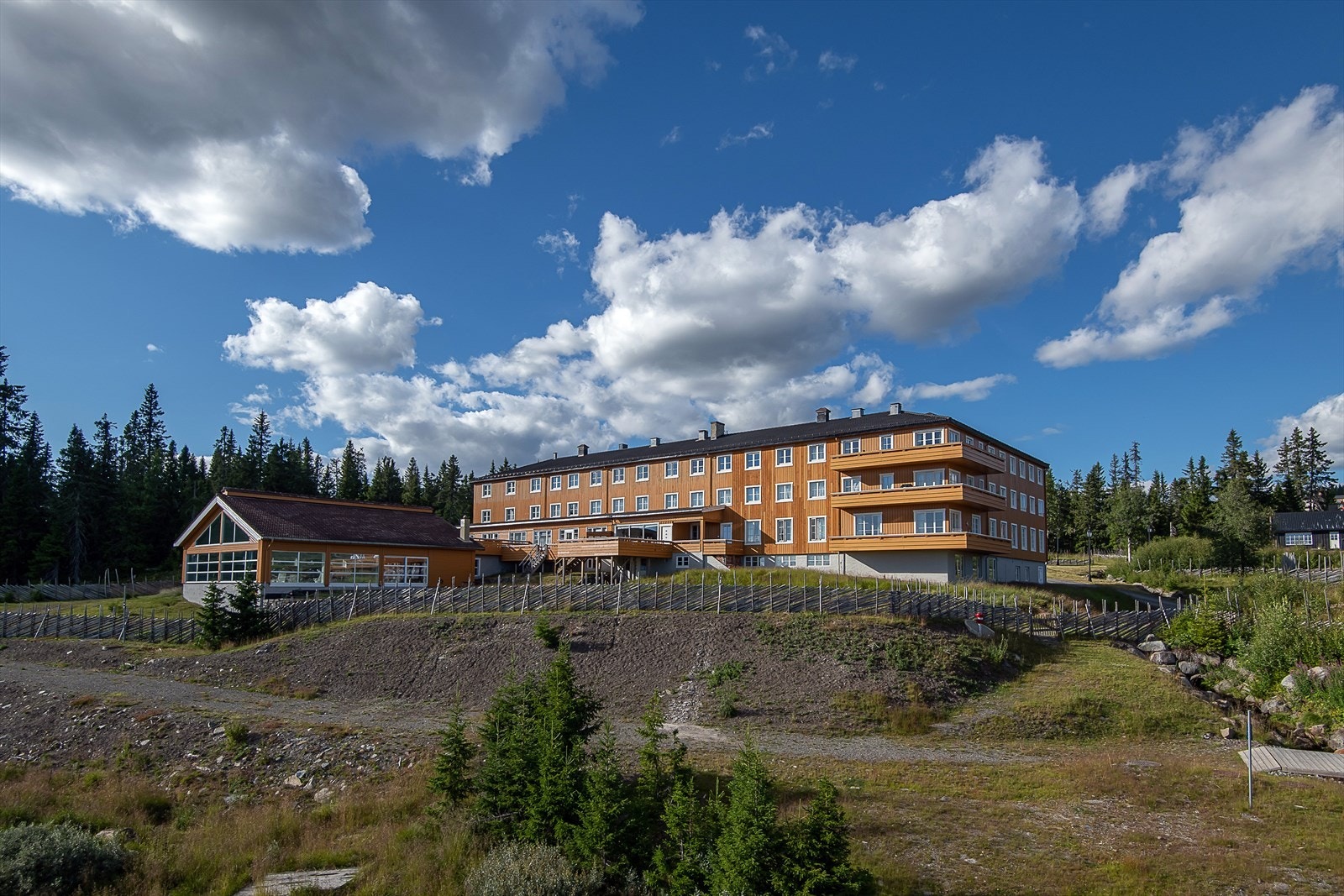 Om sommeren er området et eldorado for syklister og turgåere. Vinterstid er det flotte skiløyper Galleribilde