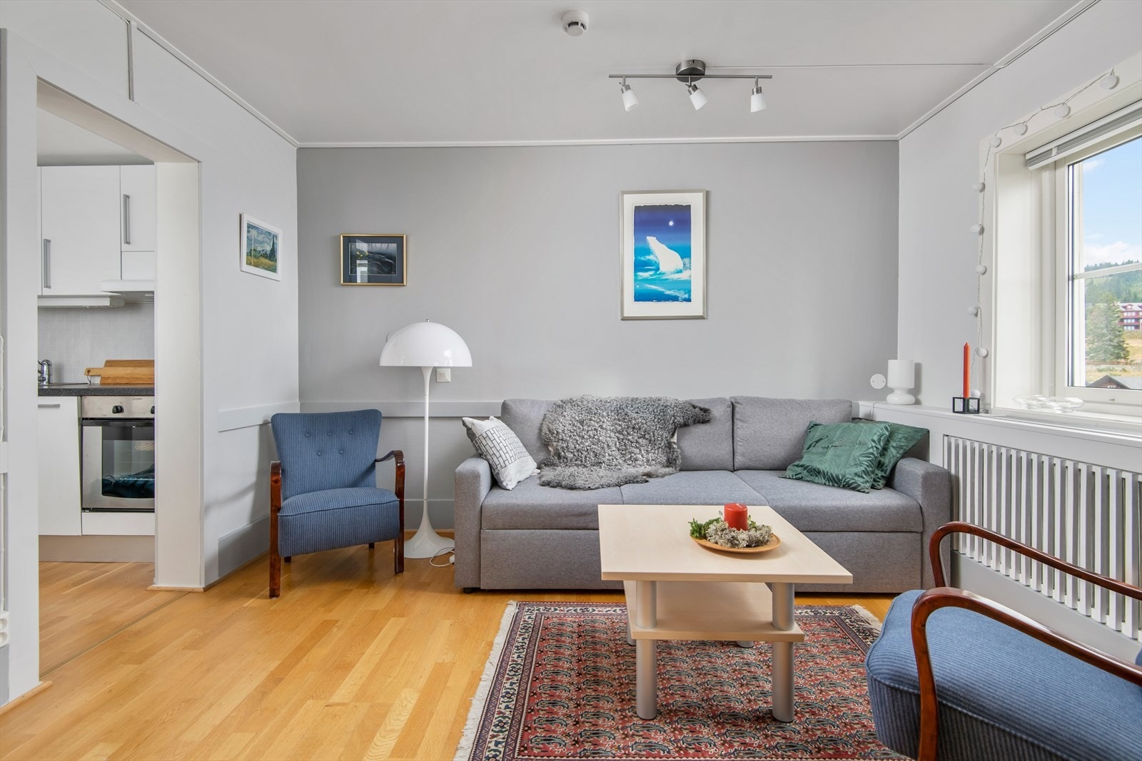 Leiligheten ble i 2019 malt i tidsriktige farger Galleribilde