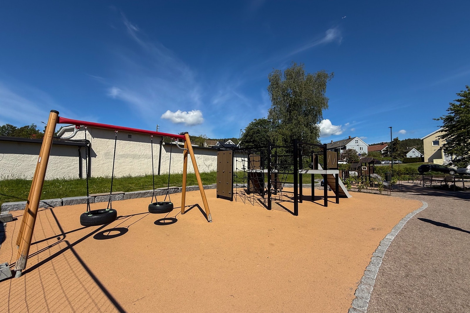 Lekeplass ved Årvolldammen. Galleribilde