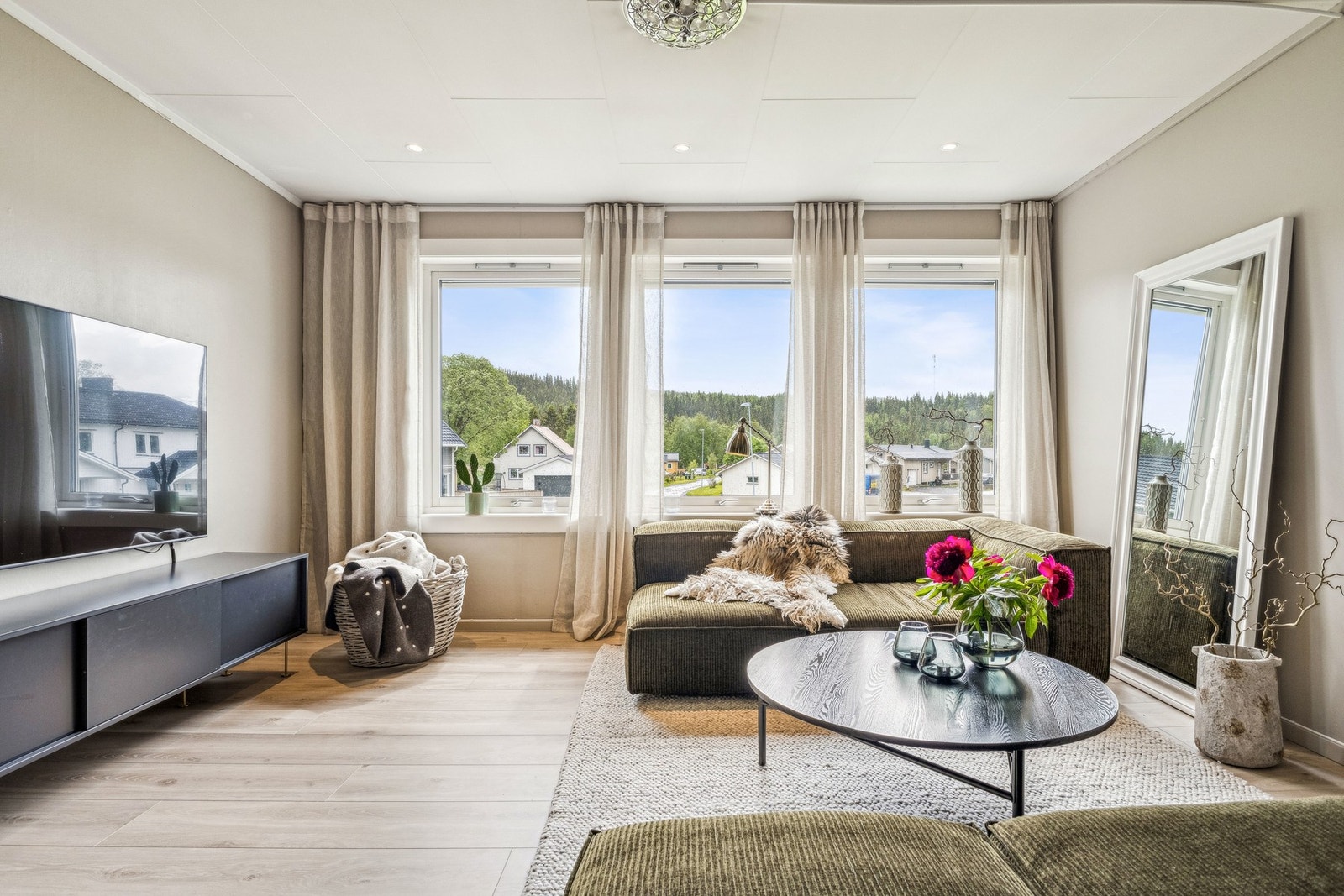 Velkommen til dette lekre rekkehuset med 2 soverom i O H Øksendals veg 4D. Galleribilde