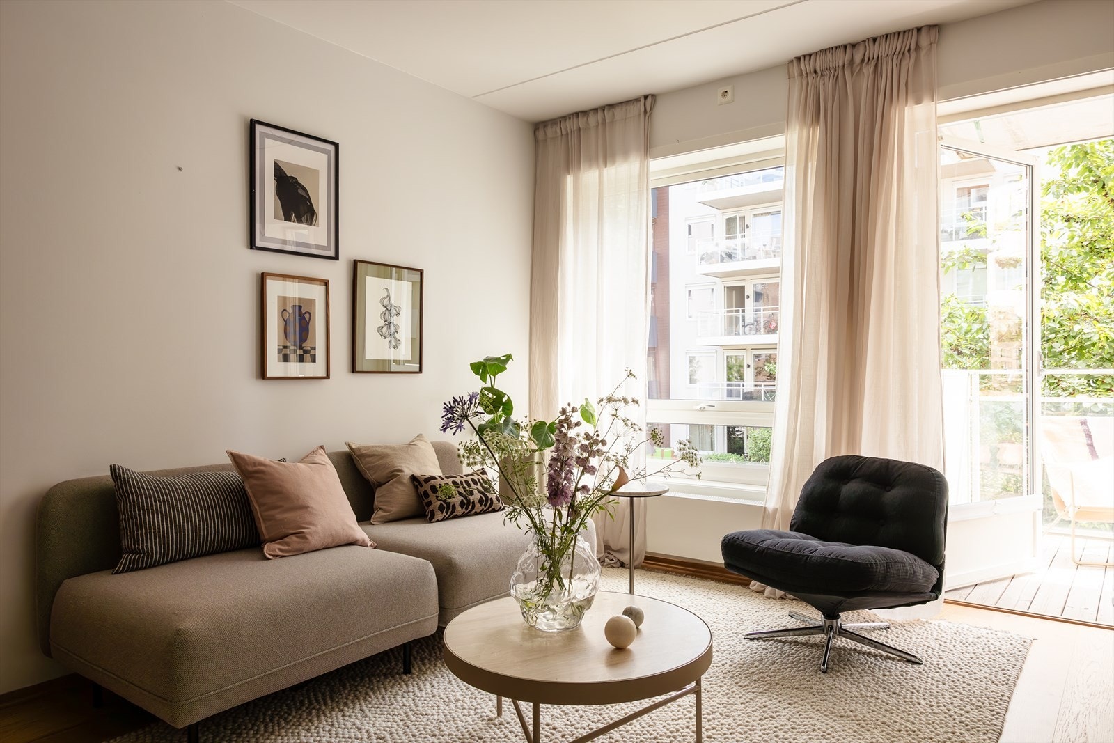 Her får du en moderne bolig med gjennomgående god standard og en svært god planløsning. Galleribilde
