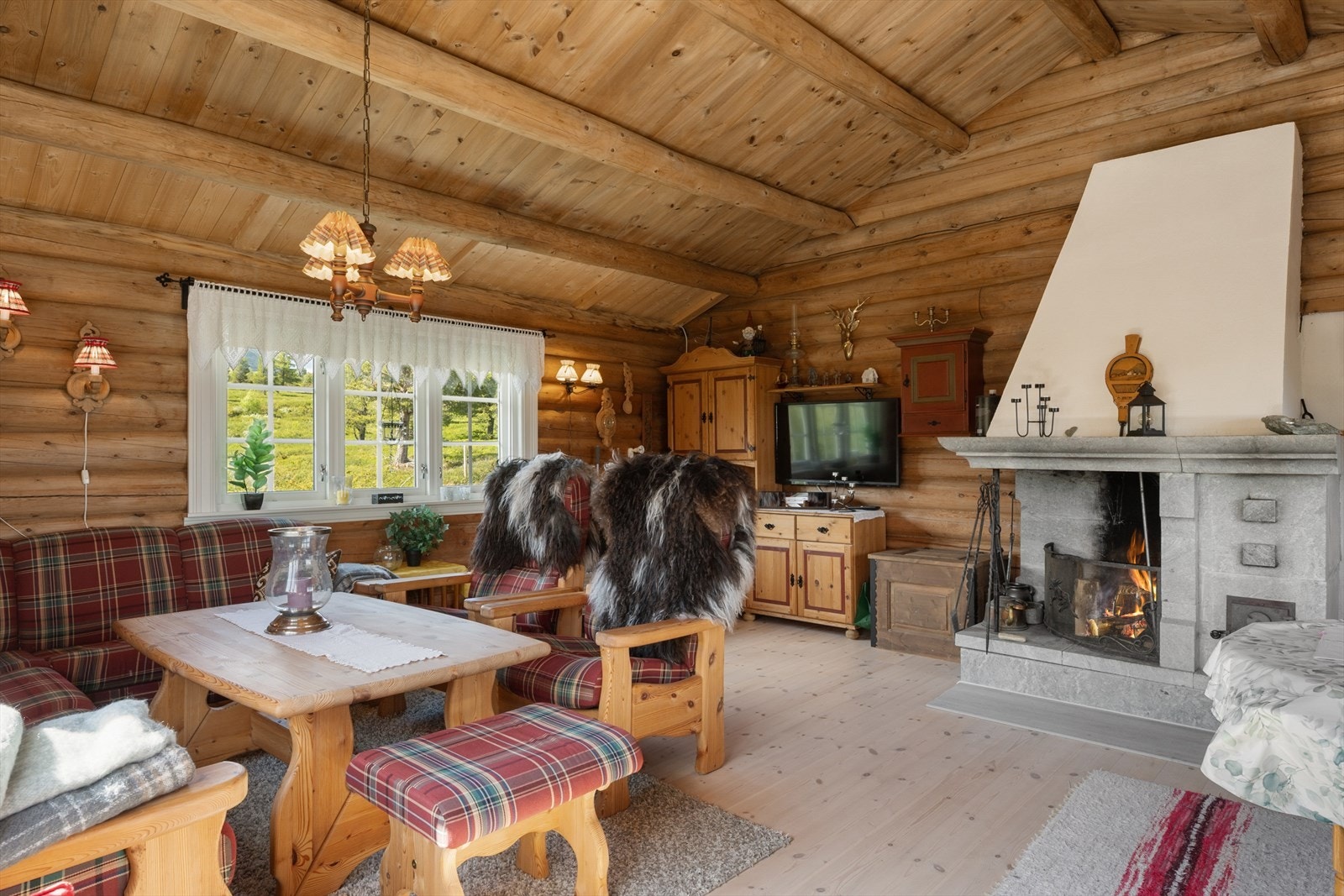 Peisen sørger både for god varme og ekstra hygge. Galleribilde