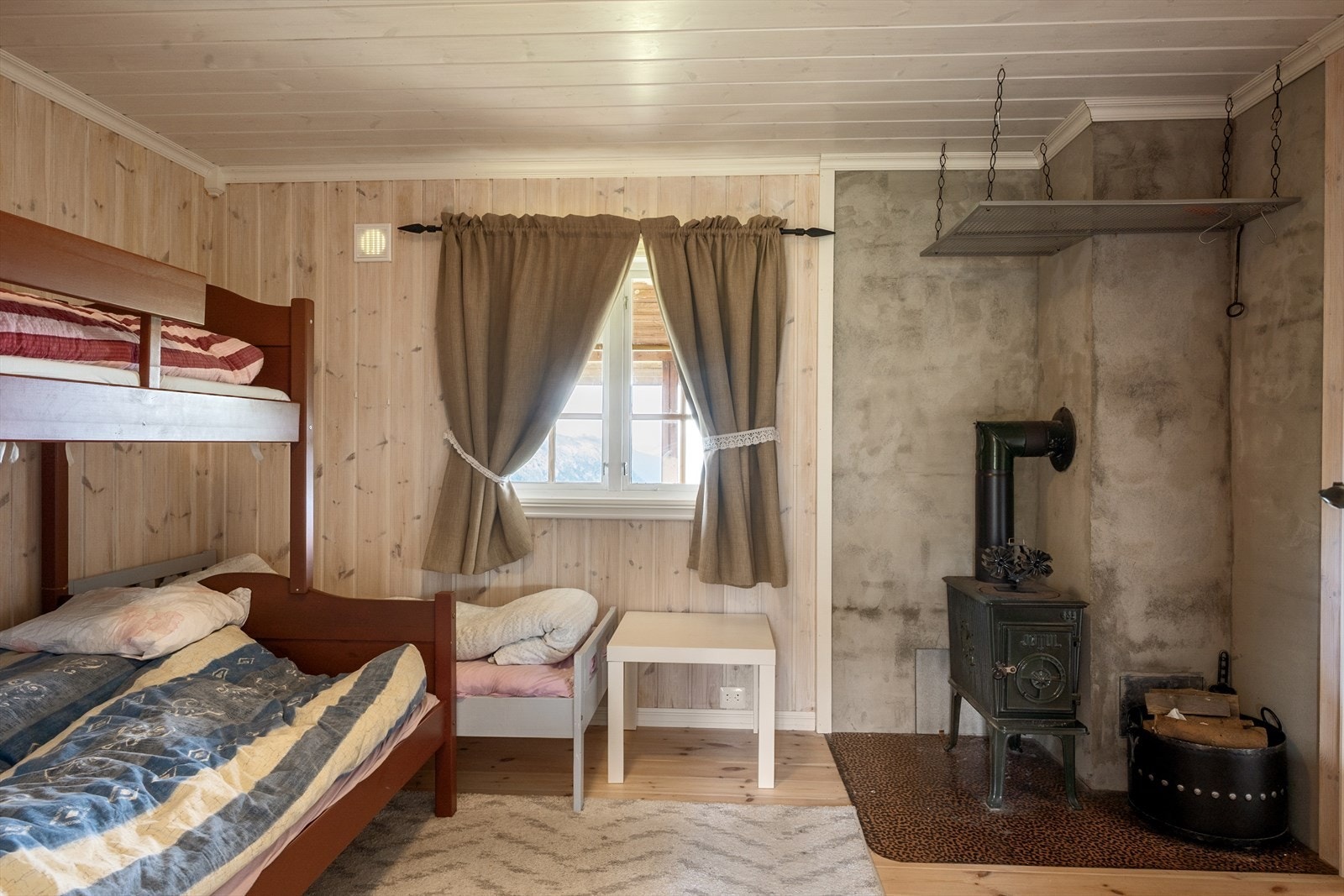 Hovedsoverom - Hytta har totalt 10 sengeplasser fordelt på 4 soverom. Galleribilde