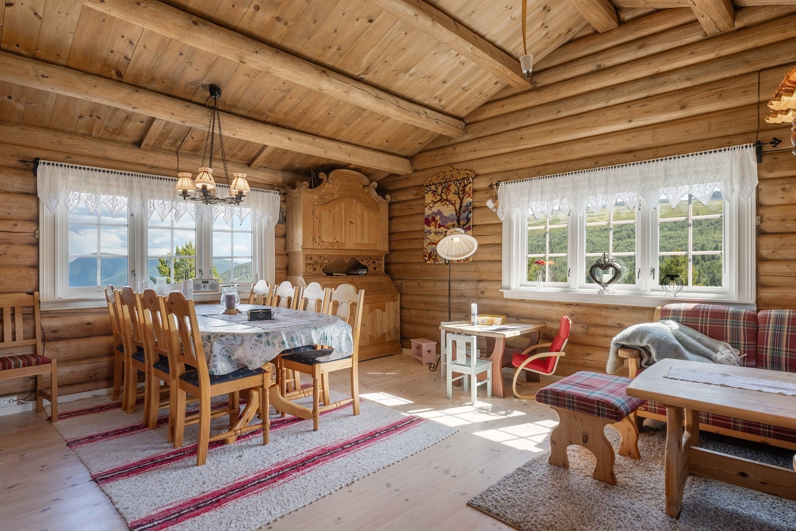 Skråhimling gir god takhøyde og en romslig følelse. Galleribilde