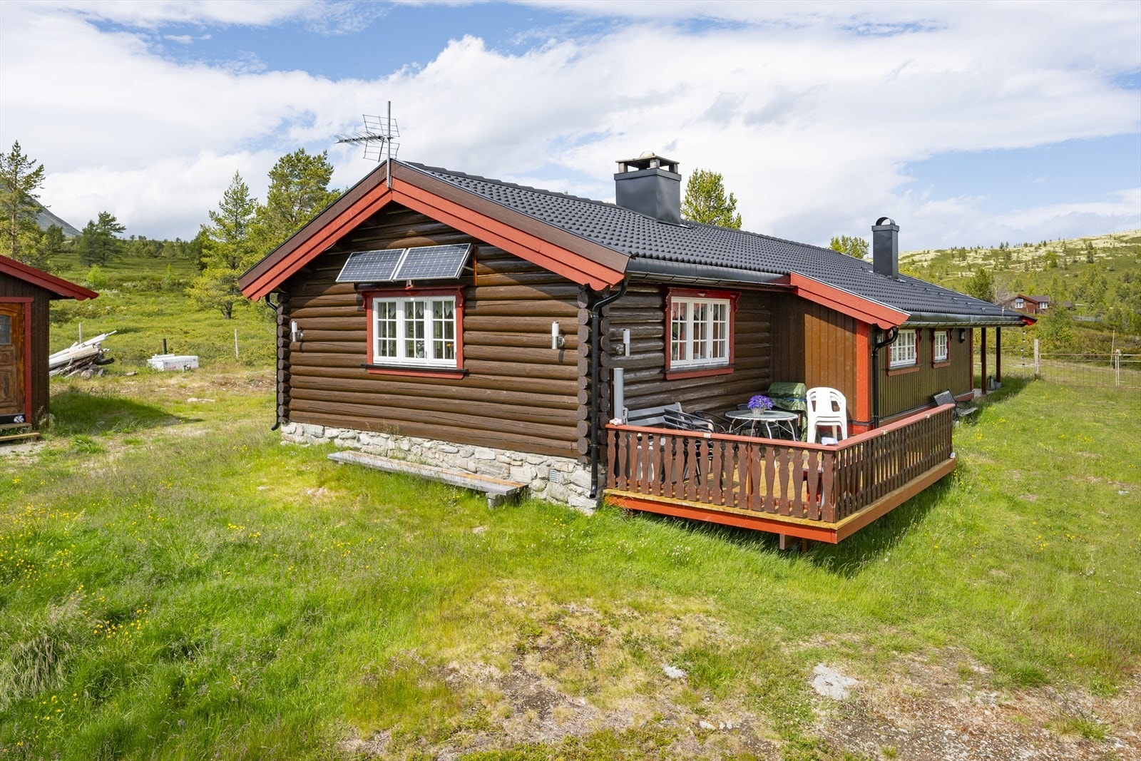 Rundt hytta er det godt med boltreplass. Galleribilde