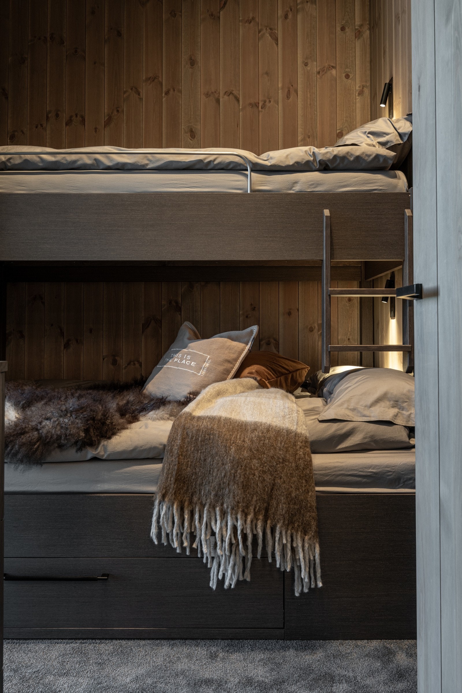 Påkostet innredning, fokus på detaljer og delikate fargekombinasjoner gir en stilsikker og eksklusiv atmosfære. Galleribilde