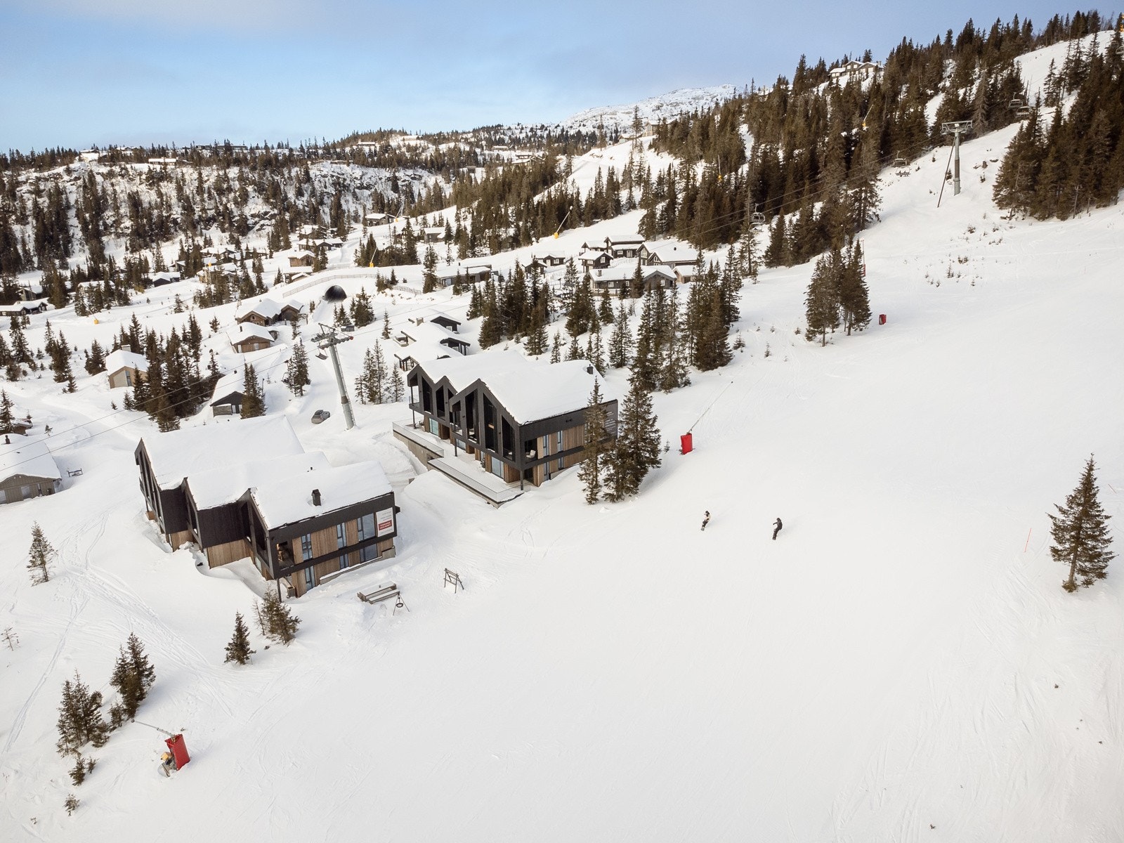 Svartskard har en unik beliggenhet på Kvitfjells vestside, rett inntil Kvitfjell-løypa, med umiddelbar ski-inn/-ut! Galleribilde