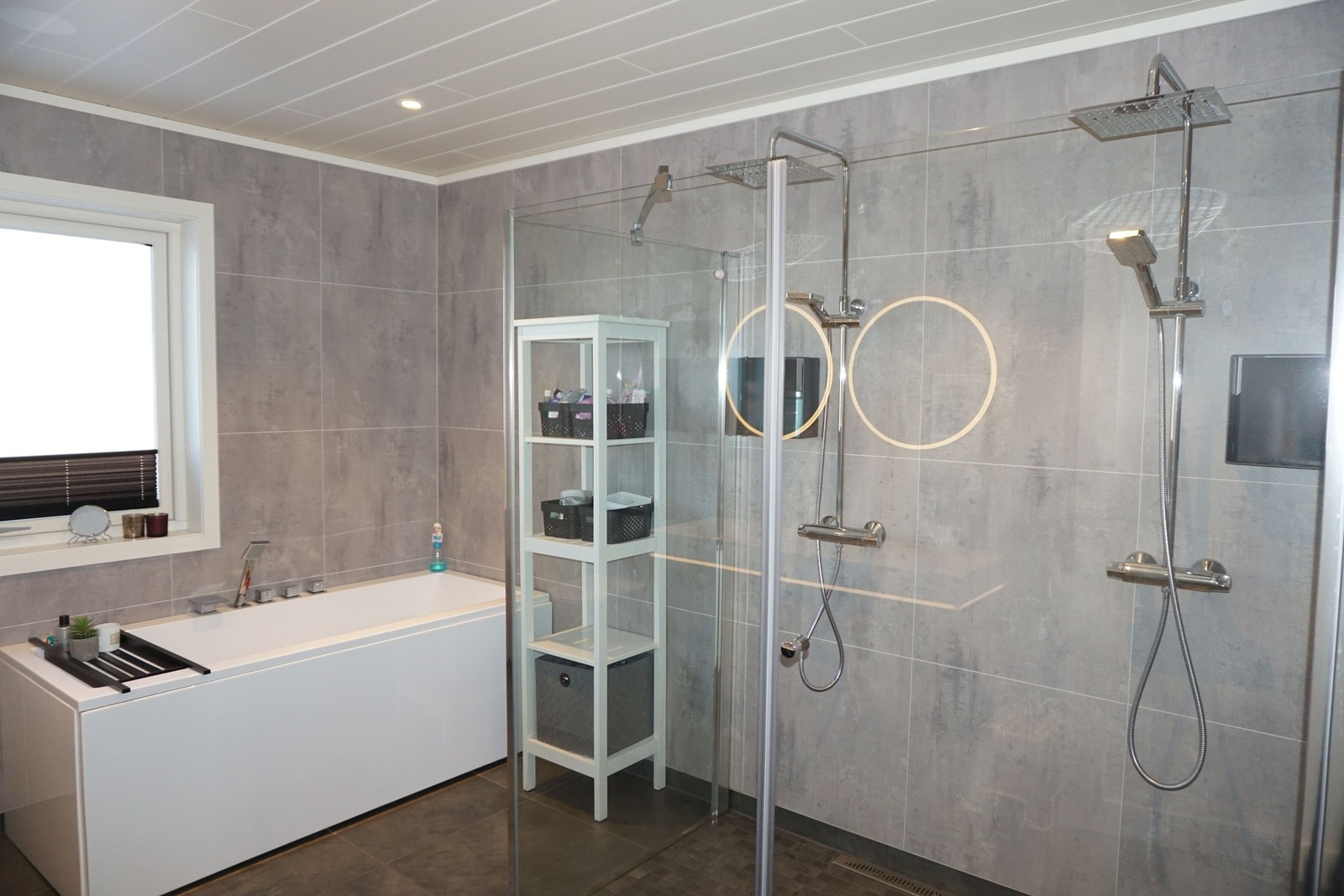 Dobbel dusj og plass til hele familien. Galleribilde