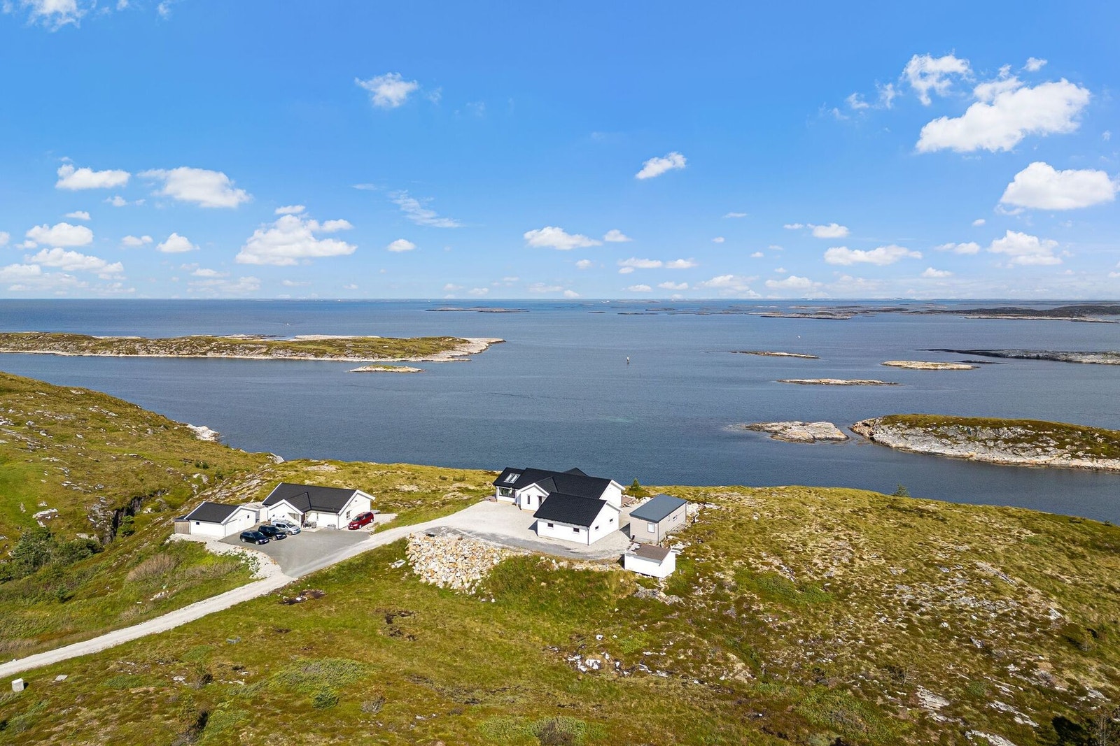 Fra eiendommen er det gangavstand til småbåthavn Galleribilde