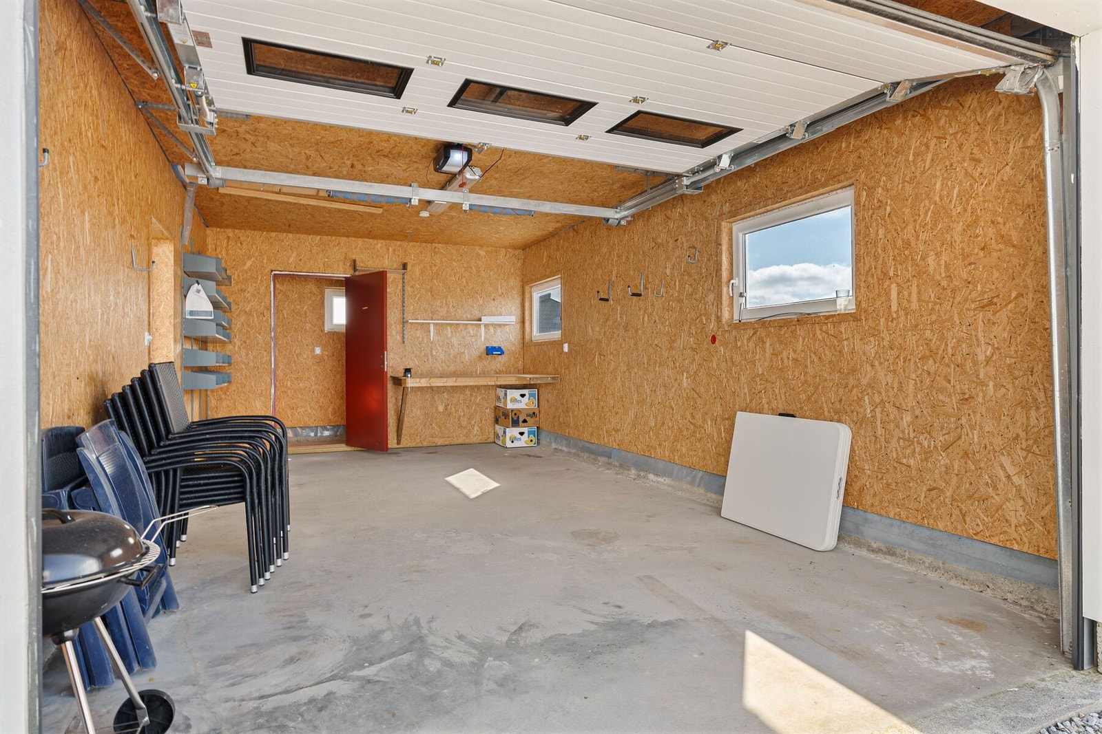 Romslig garasje på 40 kvm med bod i bakkant Galleribilde