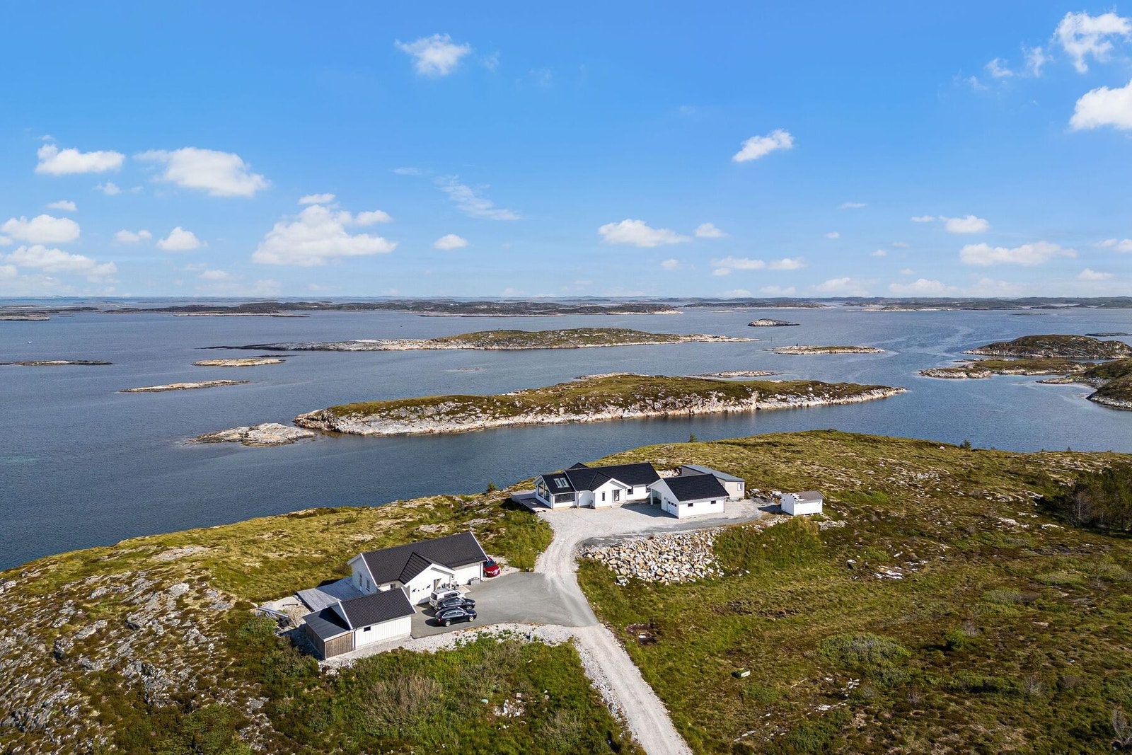 Flott eiendom bestående av enebolig og garasje - med fantastisk utsikt Galleribilde