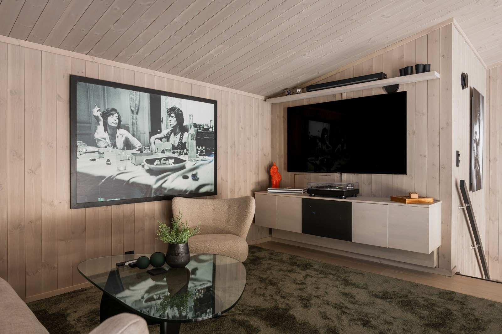 Loftstuen er ideell som en ekstra tv-stue, kontor... Galleribilde