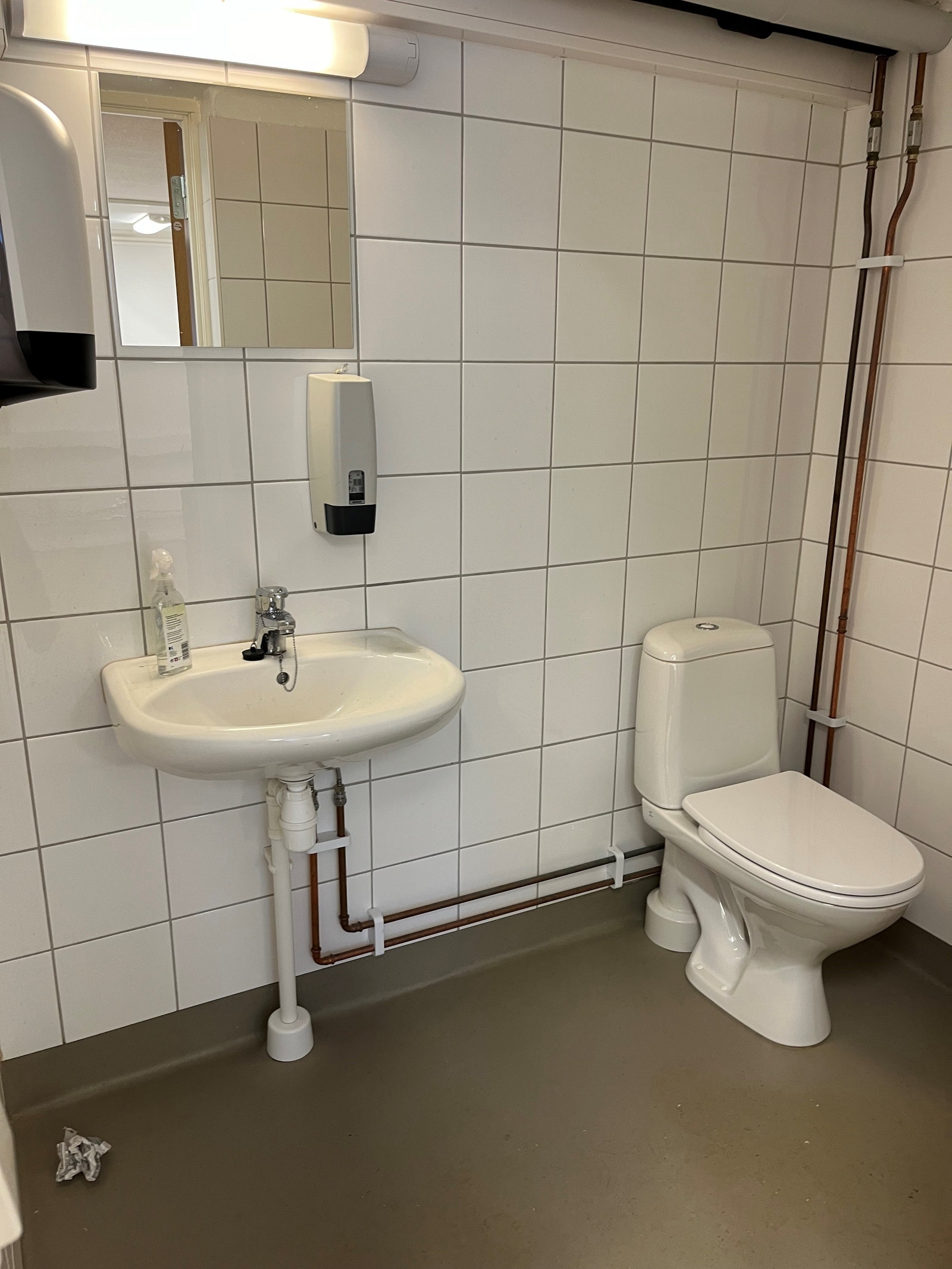 Ett av flere felles toaletter Galleribilde
