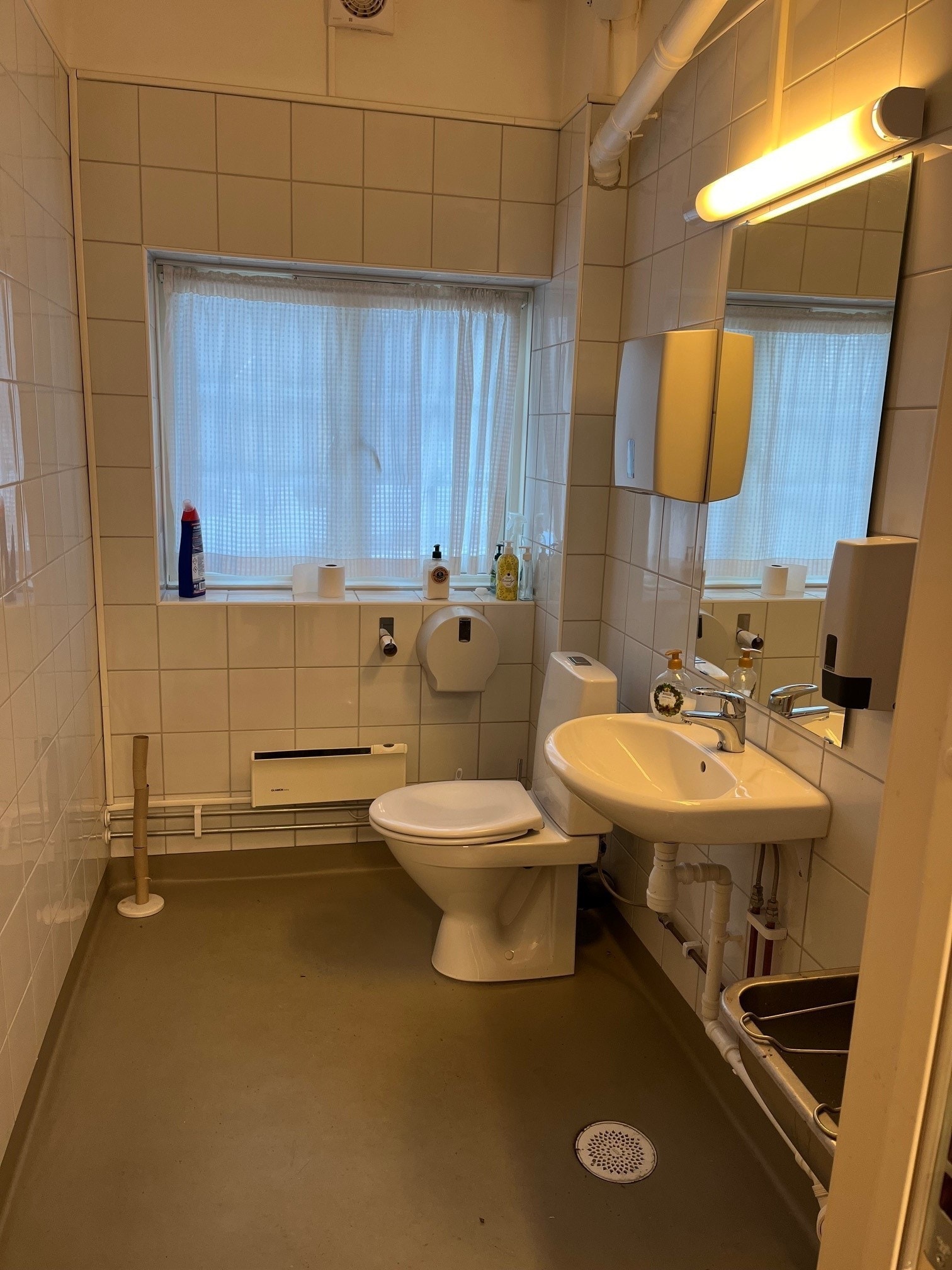 Ett av flere felles toaletter Galleribilde
